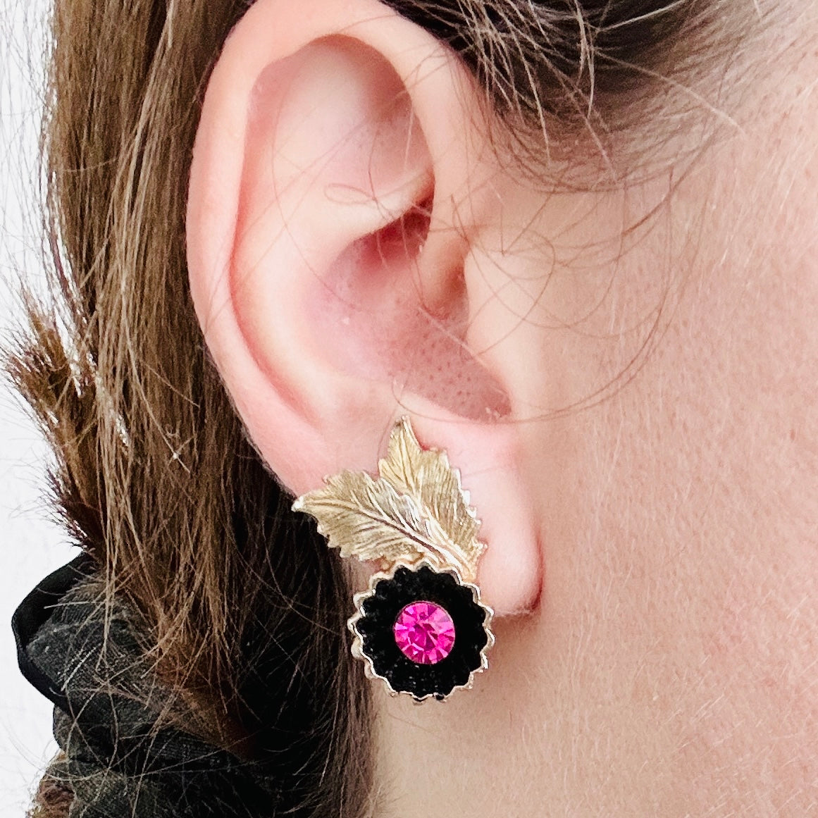 80S VINTAGE BRASS CLIP ON EARRINGS // ONE SIZE