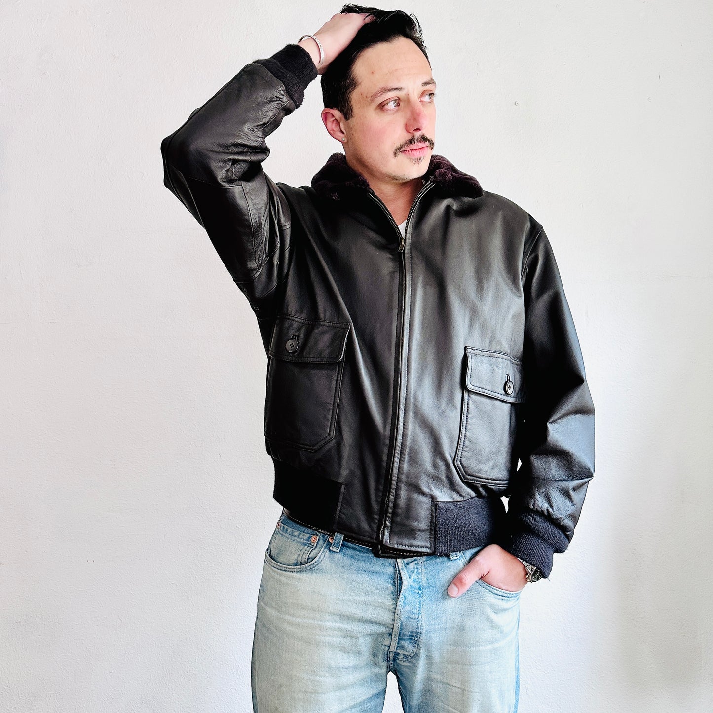 90'S VINTAGE LEATHER FLIGHT JACKET // SIZE MEDIUM