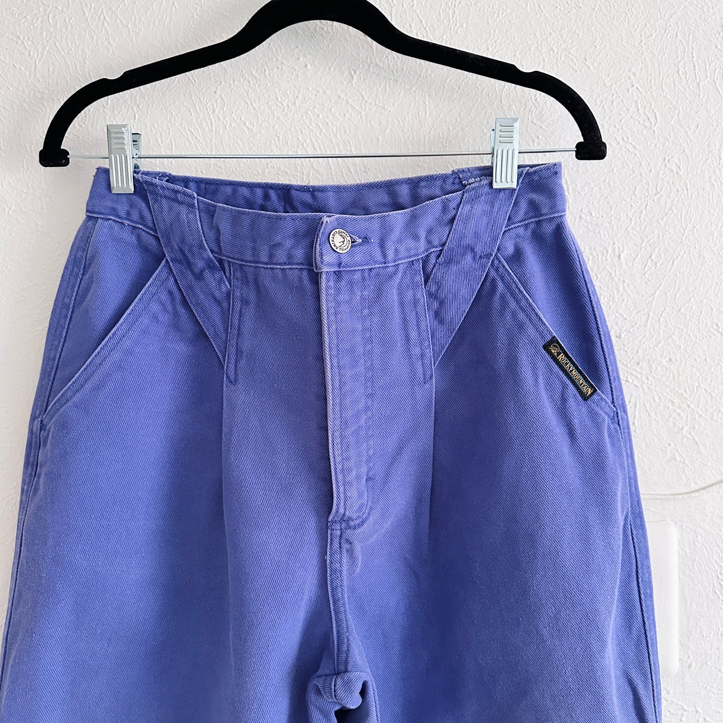 80'S VINTAGE ROCKIES BAREBACK JEANS // WAIST SIZE 28