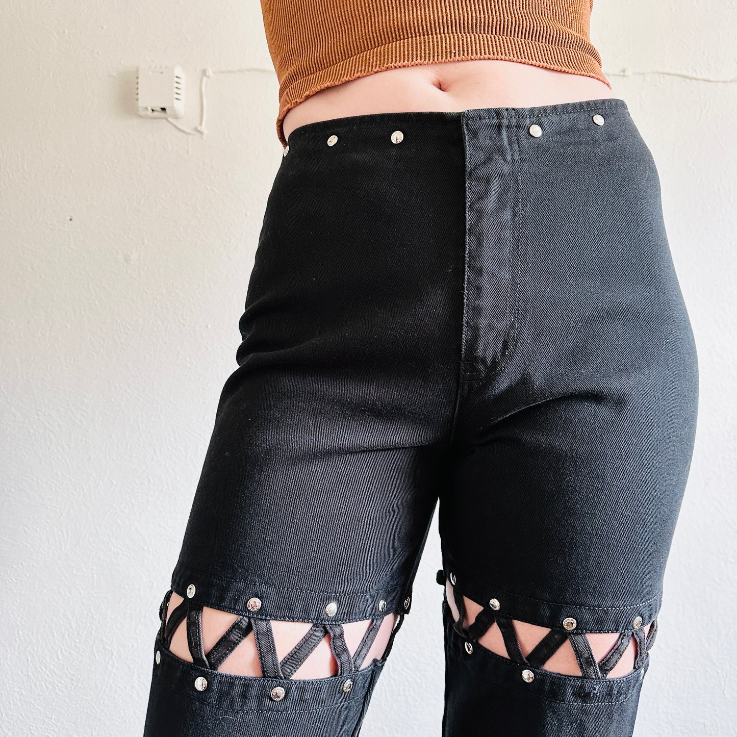 90'S VINTAGE LAWMAN PEEKABOO JEANS // WAIST SIZE 28