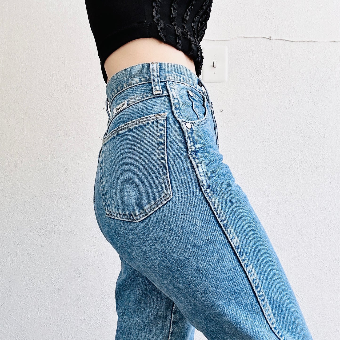 VINTAGE WRANGLER WESTERN JEANS // WAIST SIZE 26