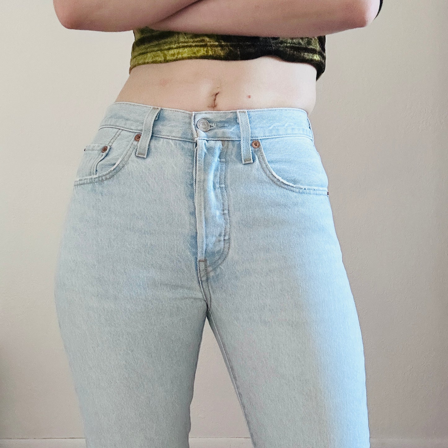 LEVI’S 501 SLIM JEANS // WAIST SIZE 26