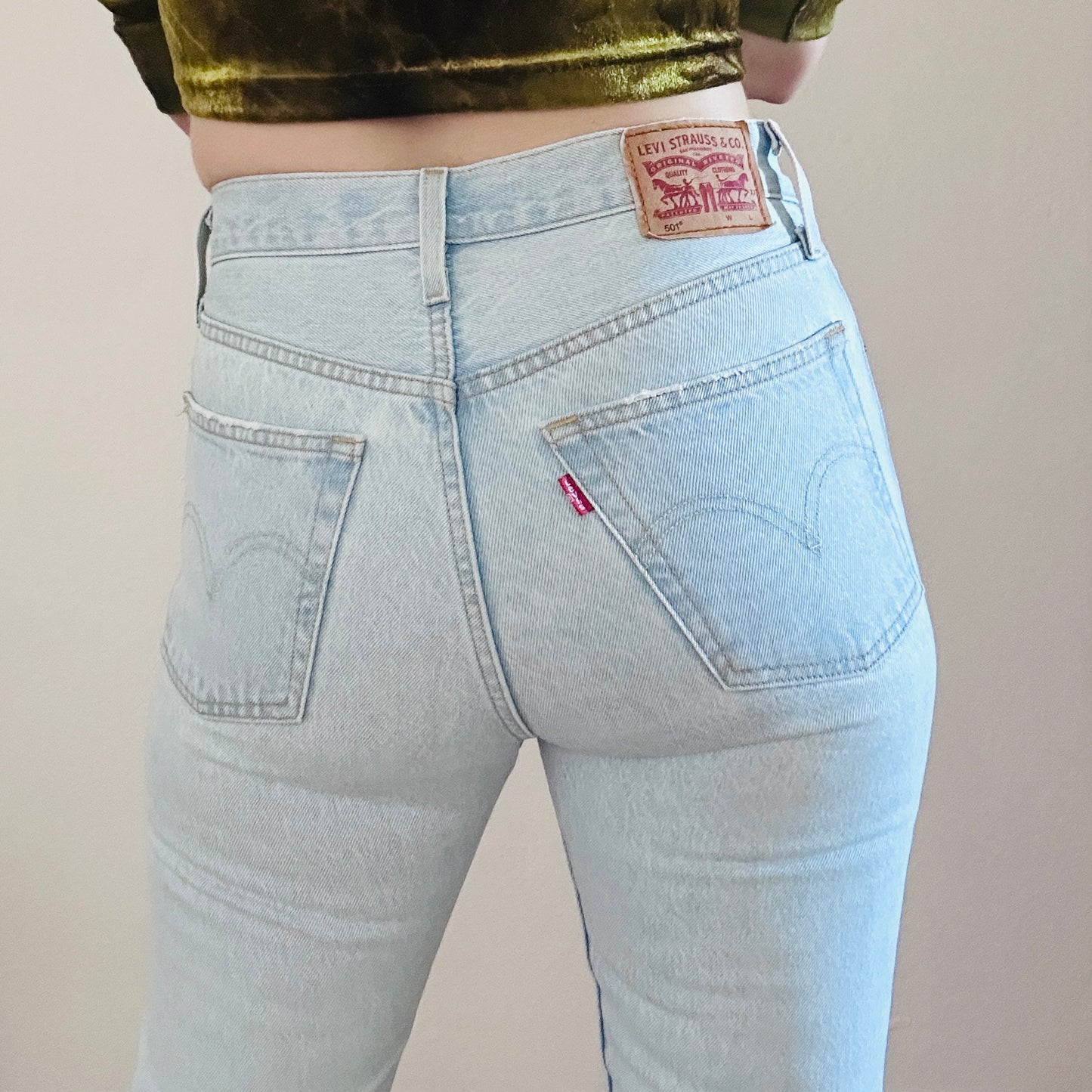 LEVI’S 501 SLIM JEANS // WAIST SIZE 26