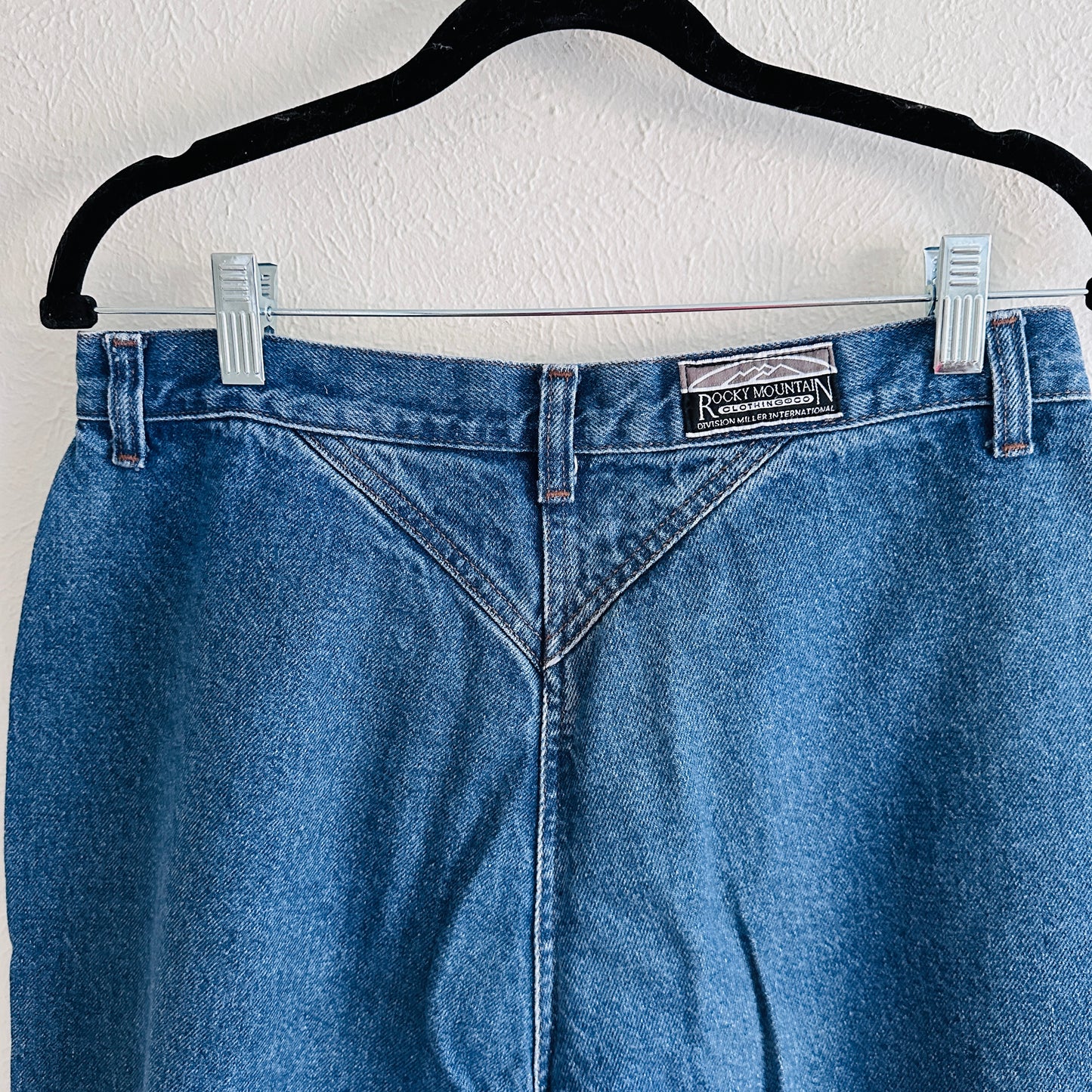 80'S VINTAGE ROCKIES BAREBACK JEANS // WAIST SIZE 31