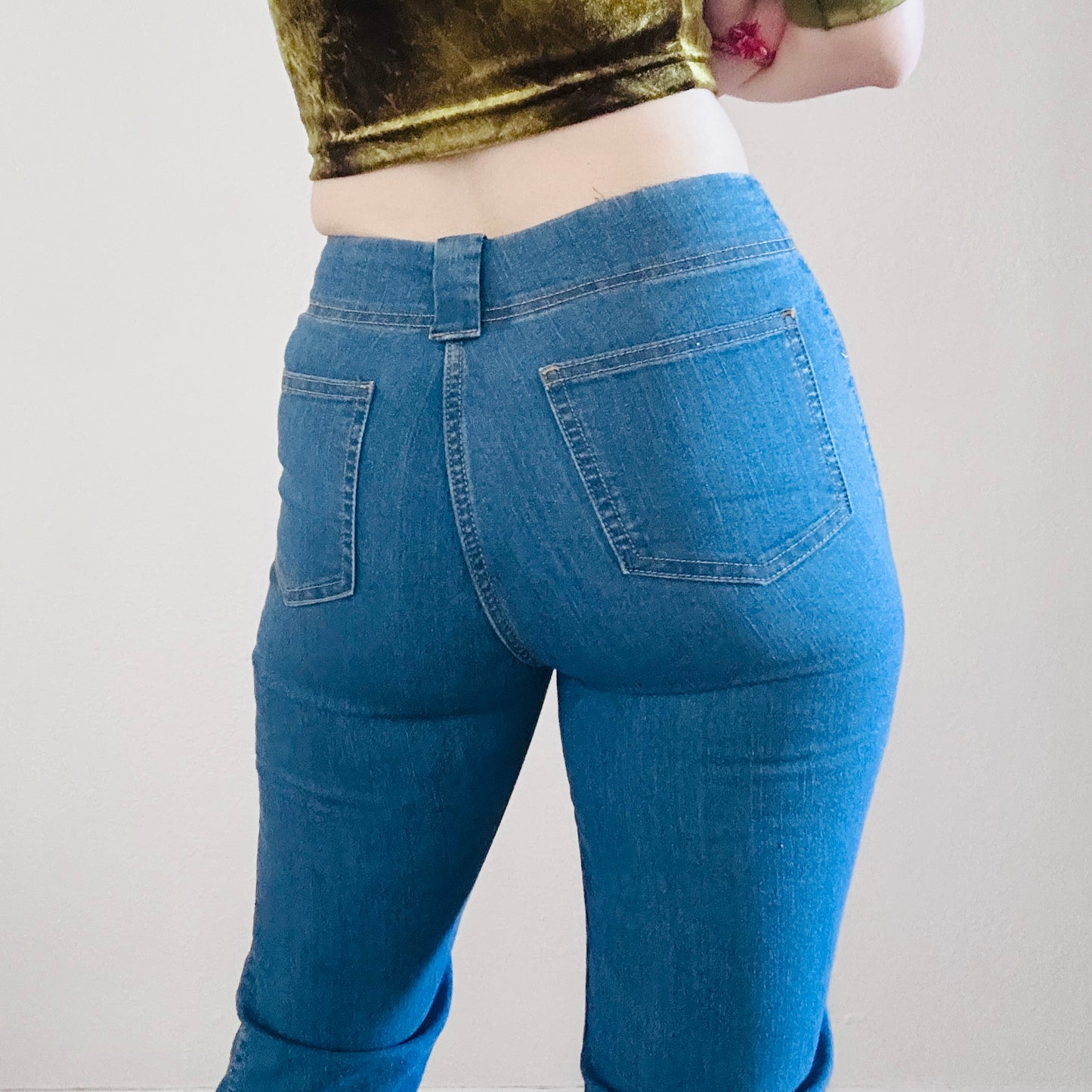 70'S VINTAGE BELL BOTTOM JEANS // WAIST SIZE 26