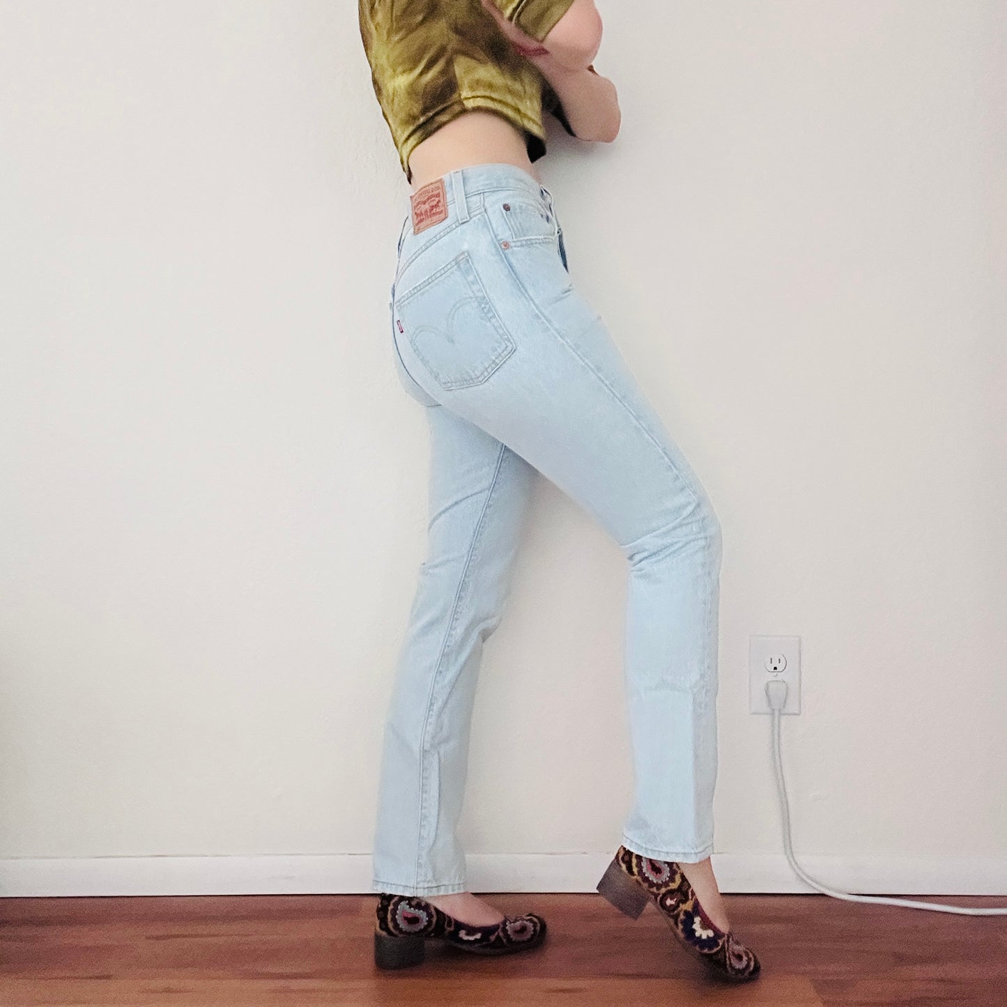 LEVI’S 501 SLIM JEANS // WAIST SIZE 26