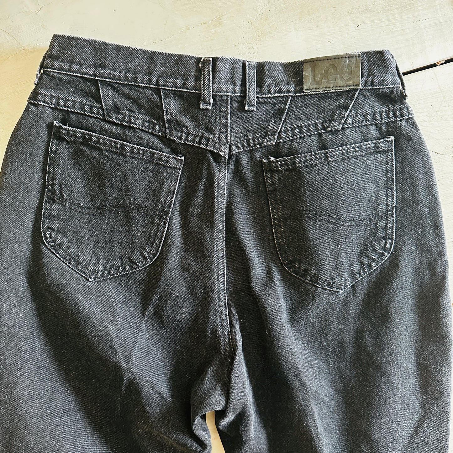 90'S VINTAGE LEE BLACK MOM JEANS // WAIST SIZE 31