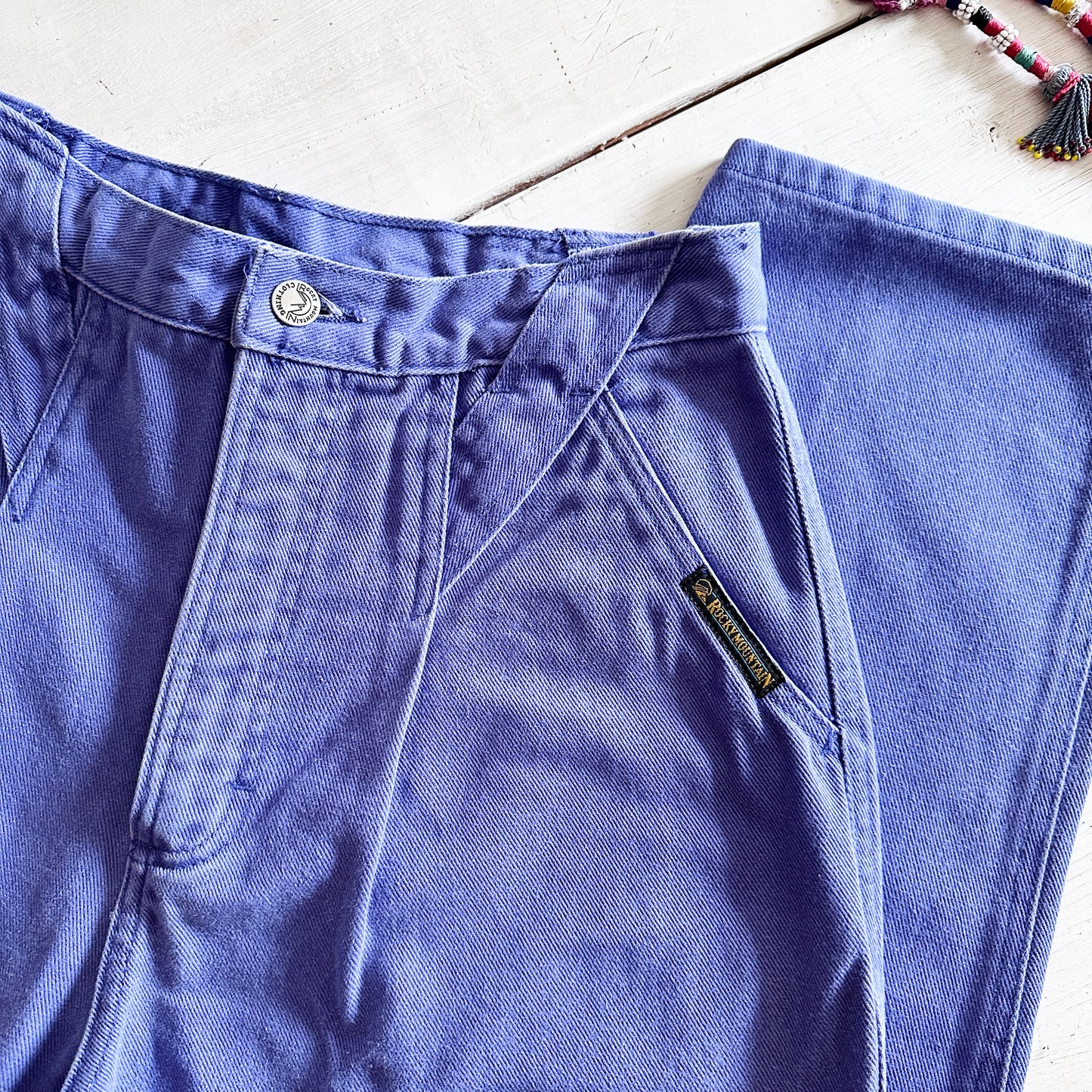80'S VINTAGE ROCKIES BAREBACK JEANS // WAIST SIZE 28