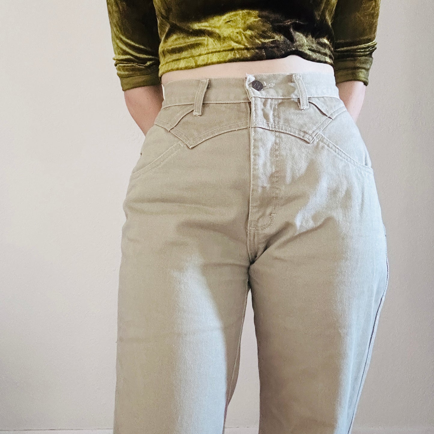 80'S VINTAGE ROPER BAREBACK JEANS // WAIST SIZE 27
