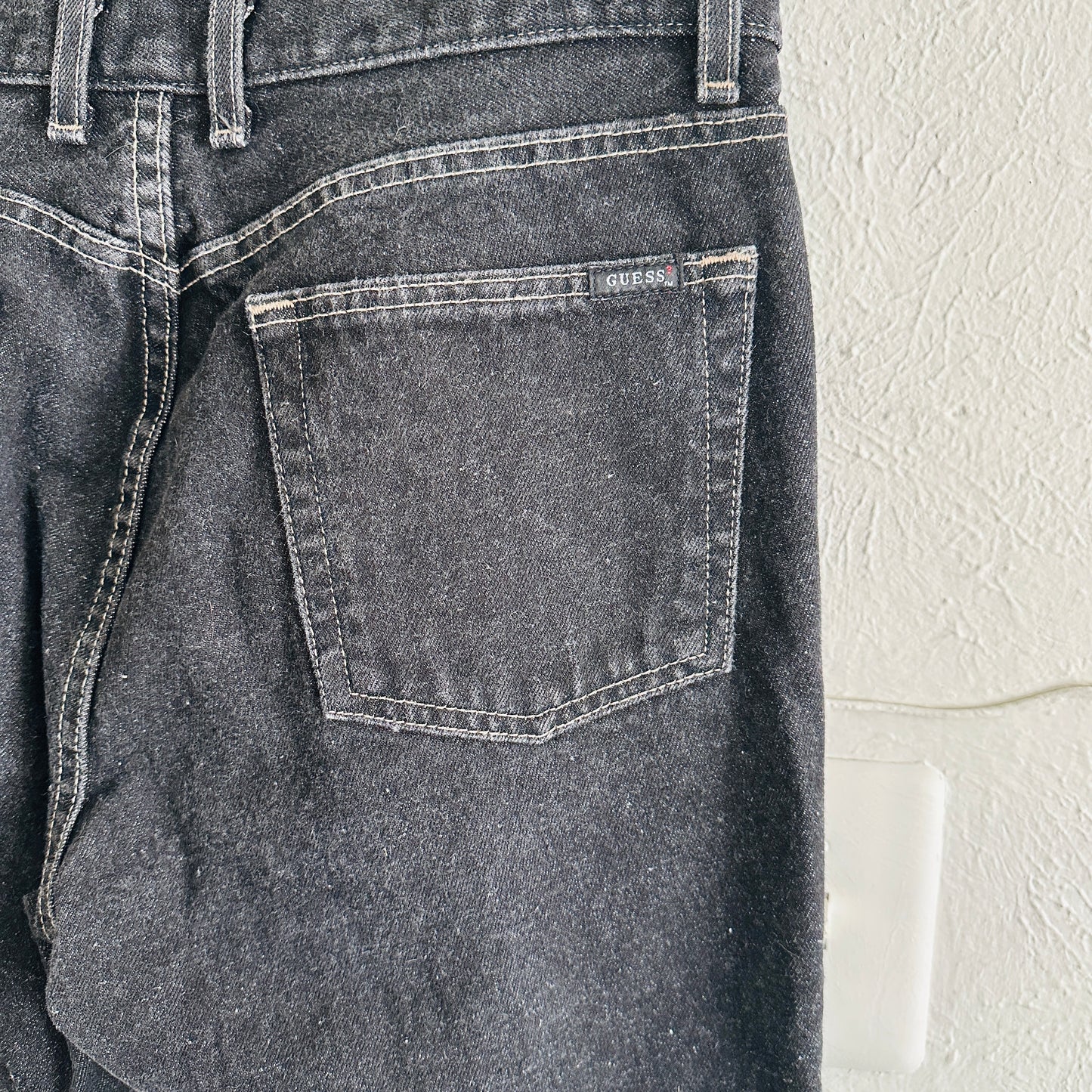 Y2K VINTAGE GUESS MID RISE JEANS // WAIST SIZE 30