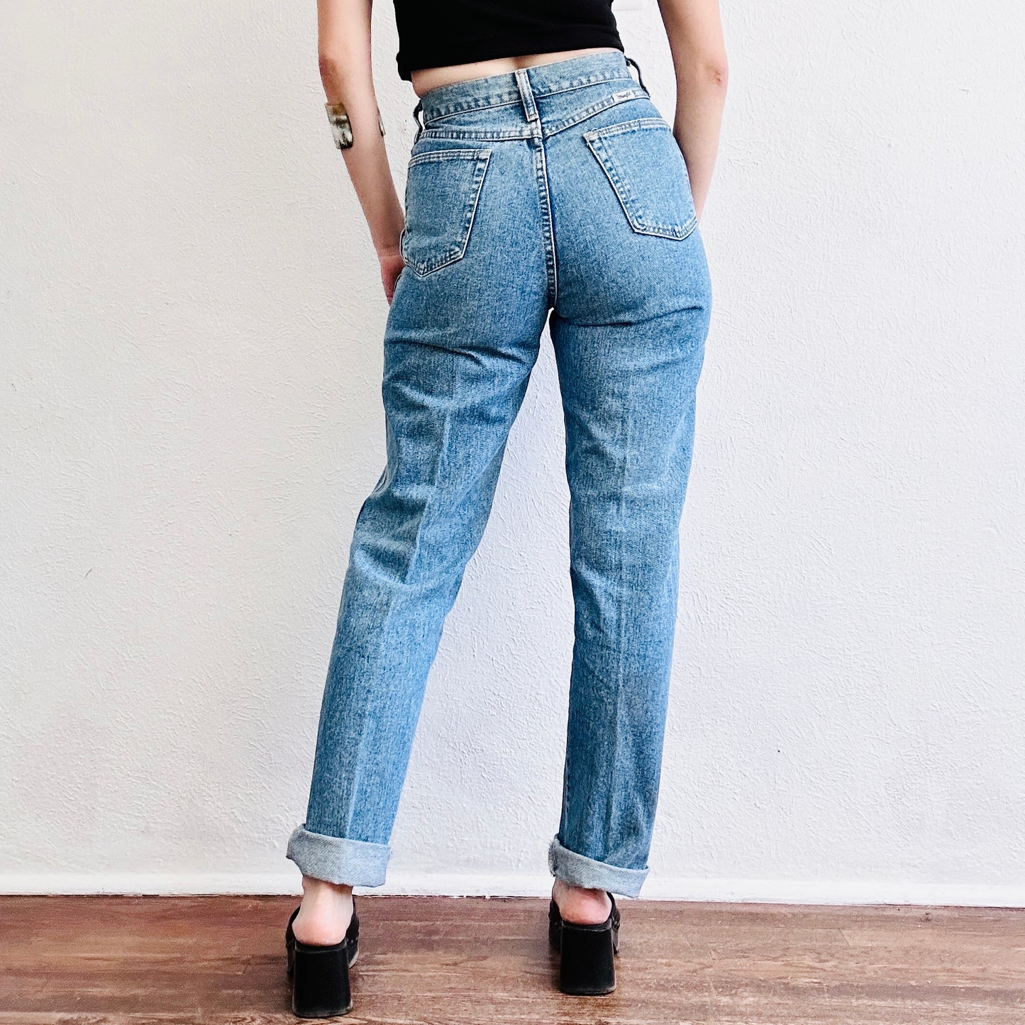 VINTAGE WRANGLER WESTERN JEANS // WAIST SIZE 26