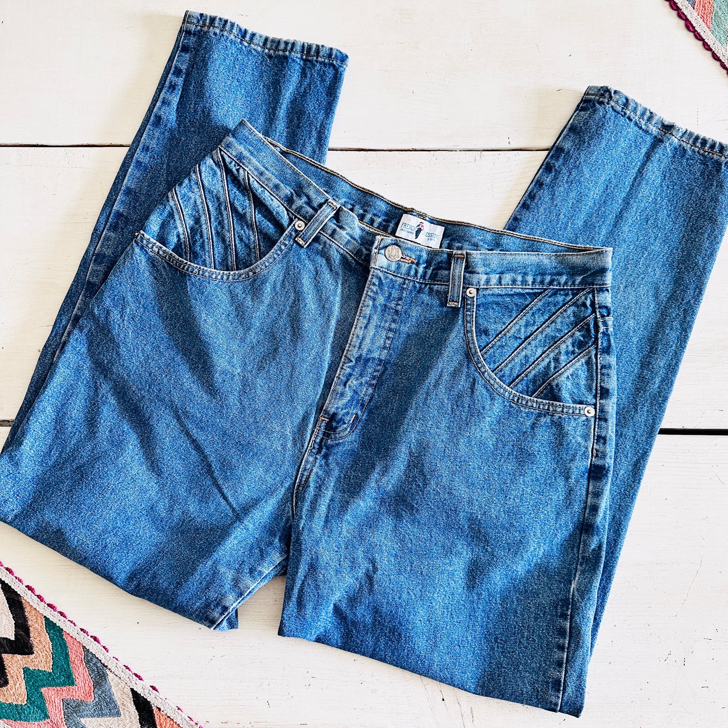 80'S VINTAGE TAPERED MOM JEANS // WAIST SIZE 31