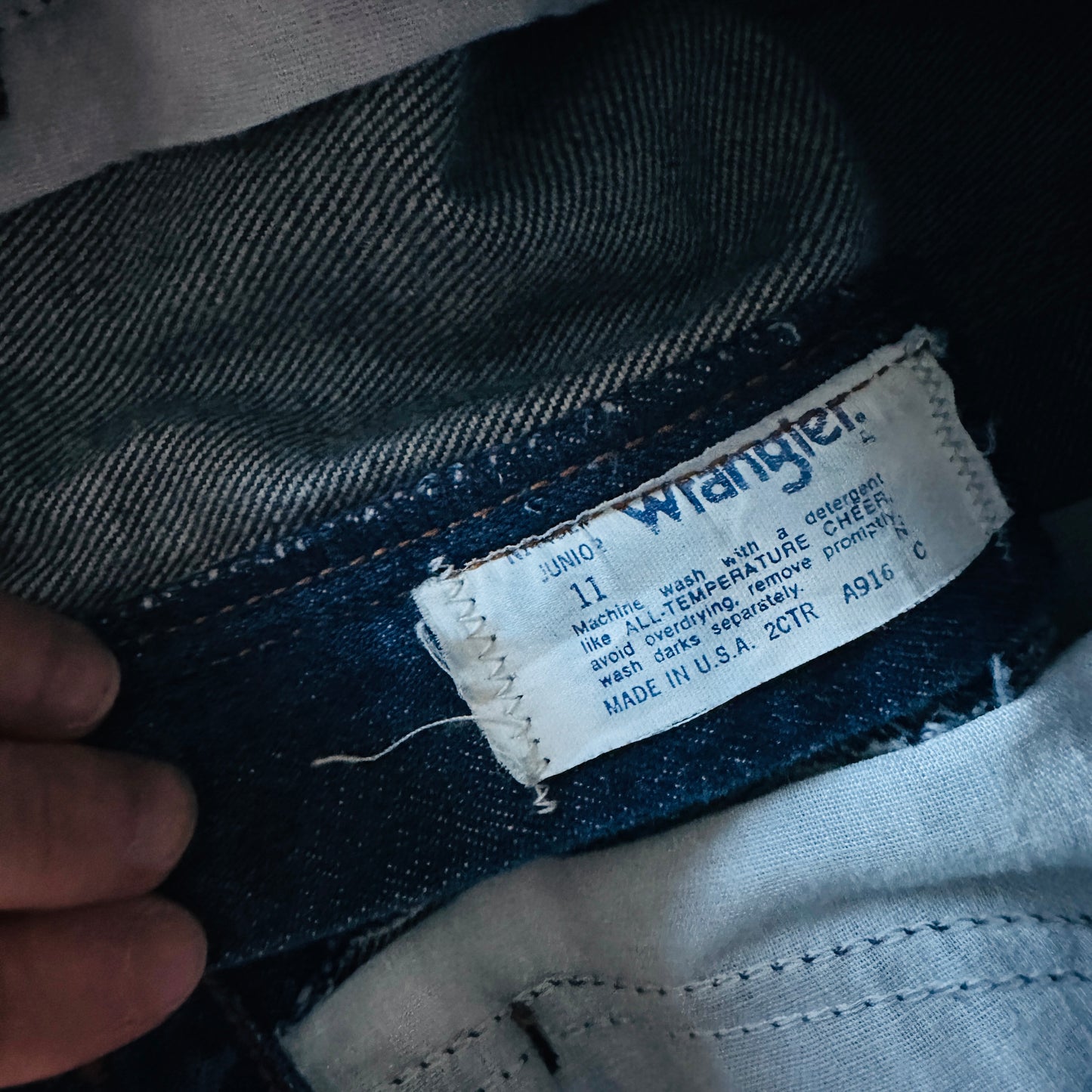 70S VINTAGE WRANGLER WESTERN JEANS // WAIST SIZE 25