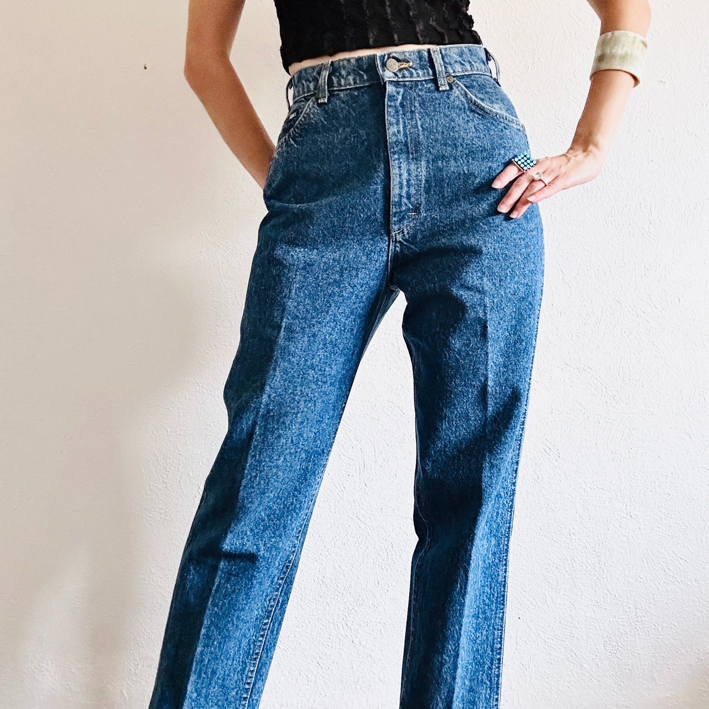90'S VINTAGE LEE MOM JEANS // WAIST SIZE 27, 29, & 30