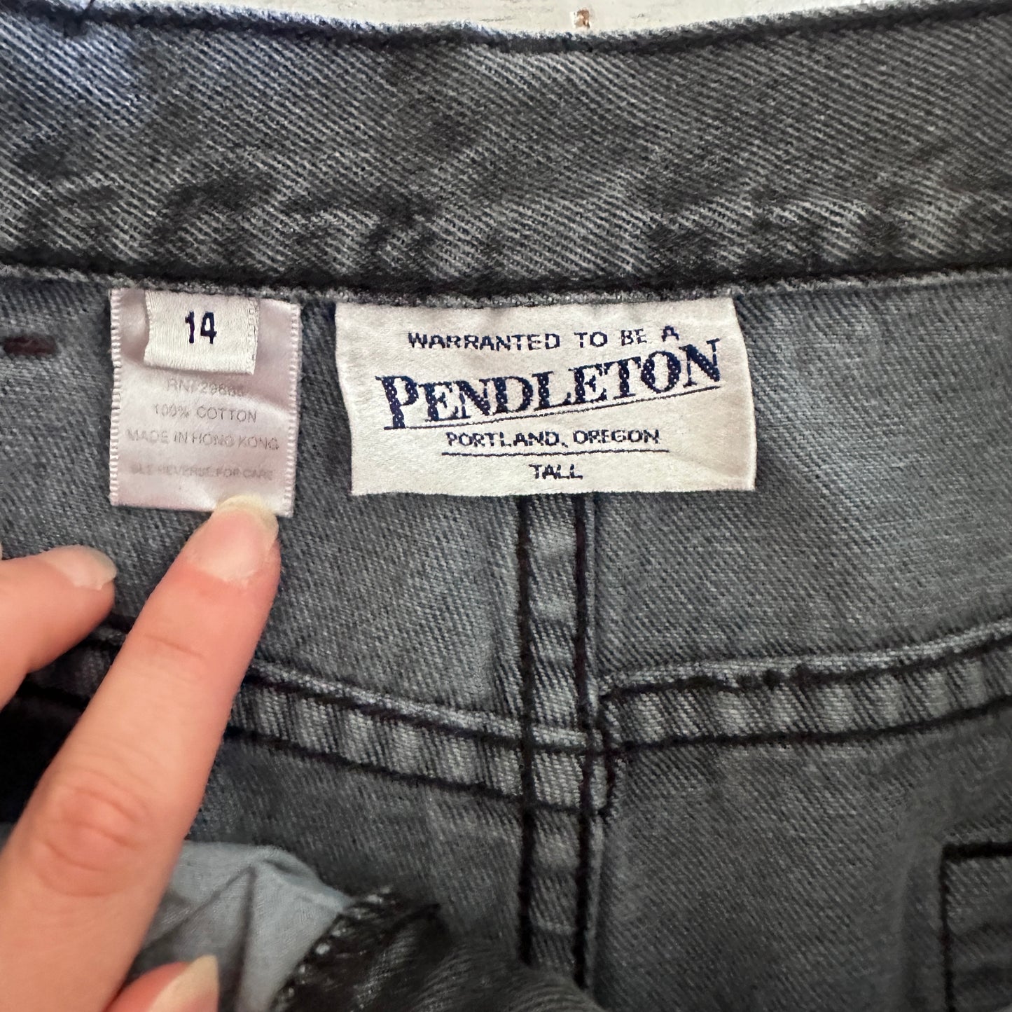 90'S VINTAGE PENDLETON BLACK MOM JEANS // WAIST SIZE 34