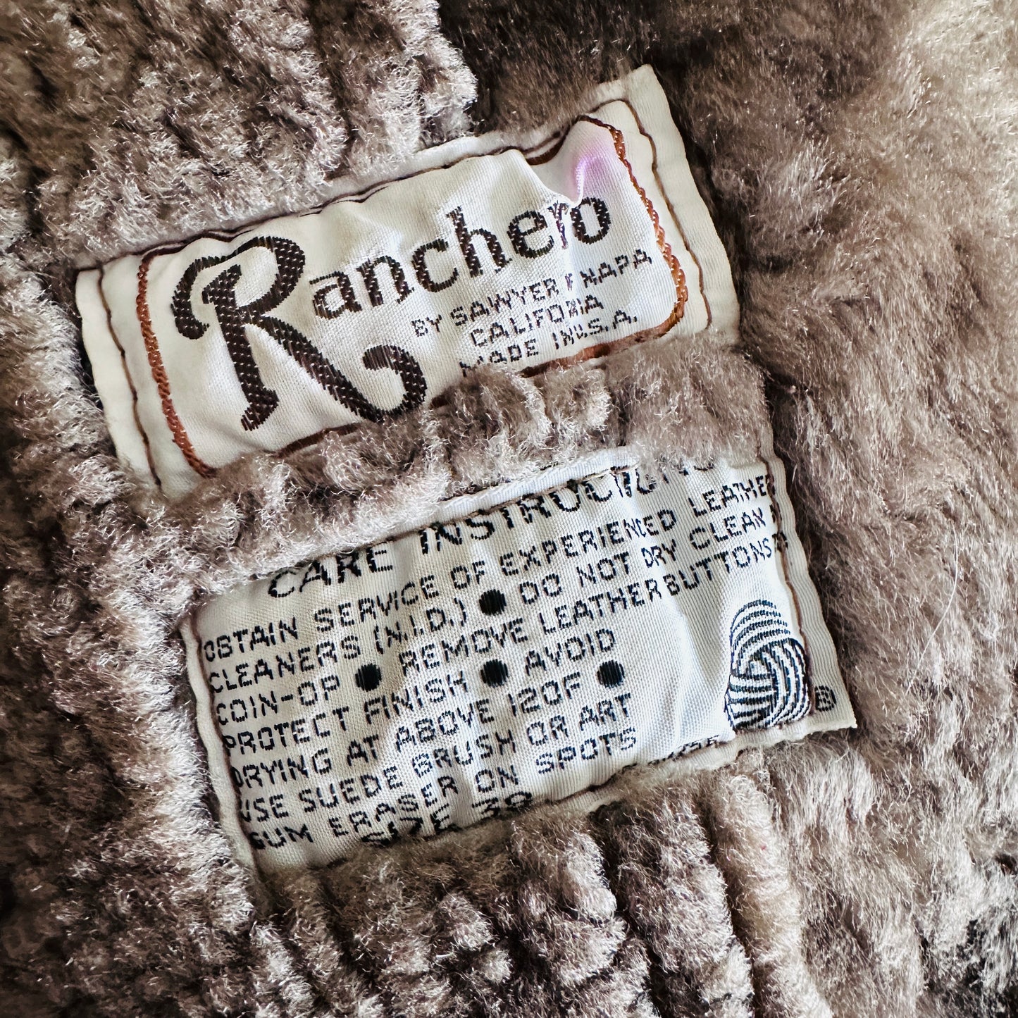 70’S VINTAGE SHEEPSKIN SHEARLING JACKET // SIZE SMALL
