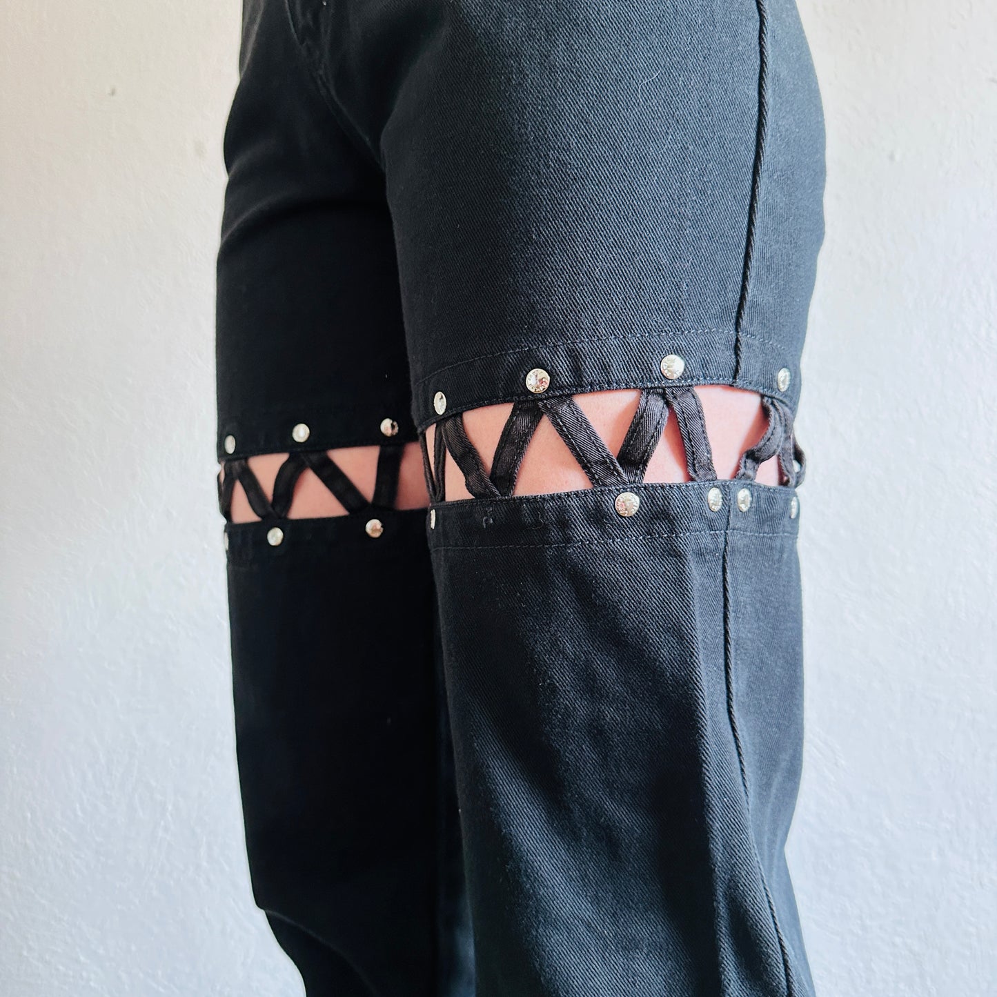 90'S VINTAGE LAWMAN PEEKABOO JEANS // WAIST SIZE 28