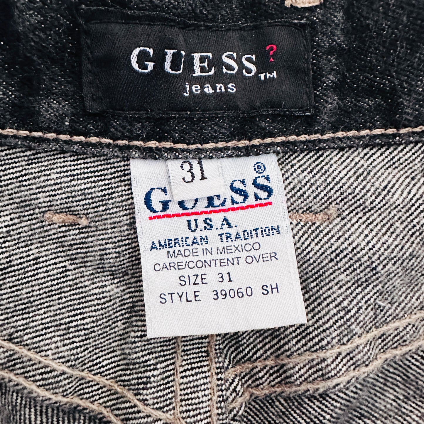 Y2K VINTAGE GUESS MID RISE JEANS // WAIST SIZE 30