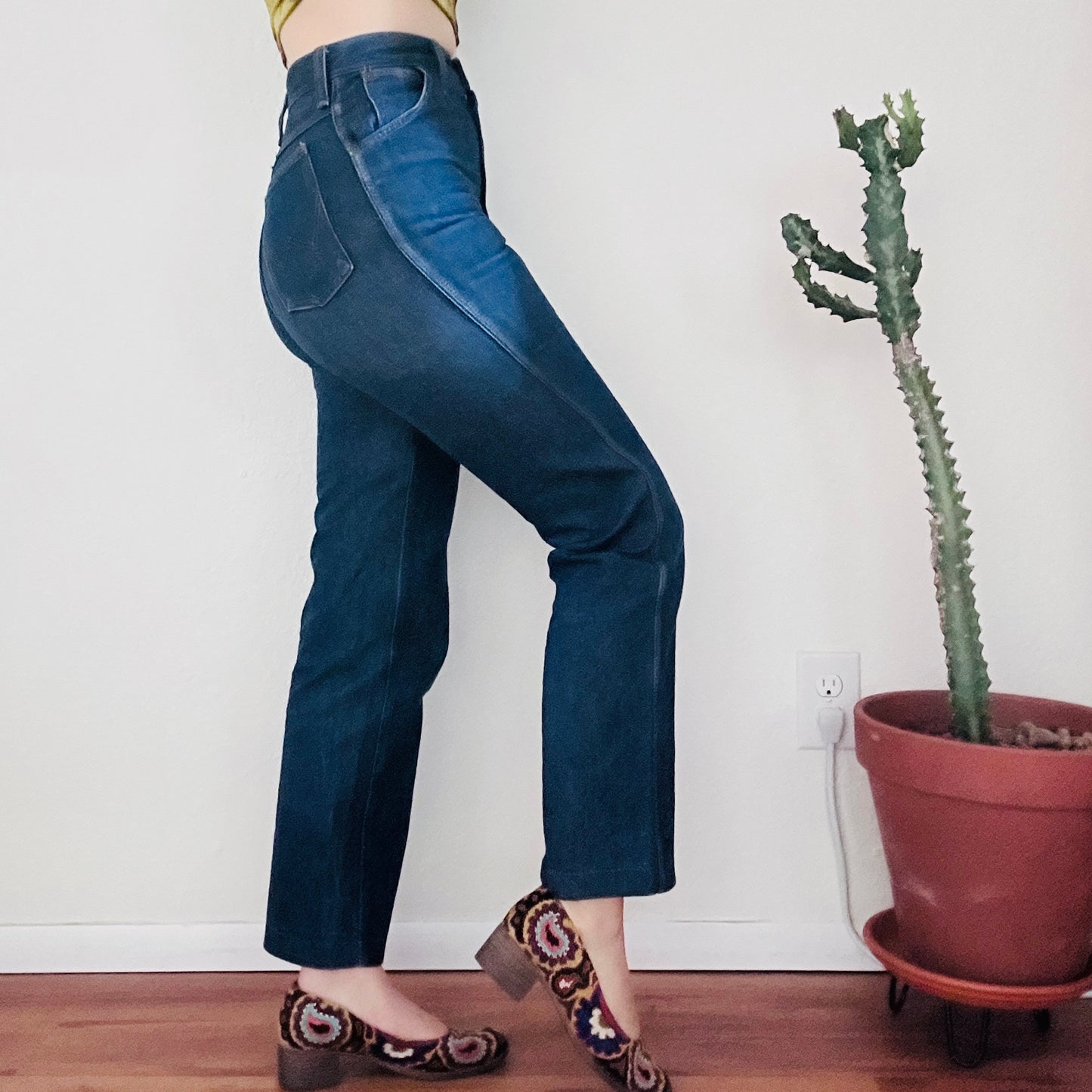 70S VINTAGE WRANGLER WESTERN JEANS // WAIST SIZE 25