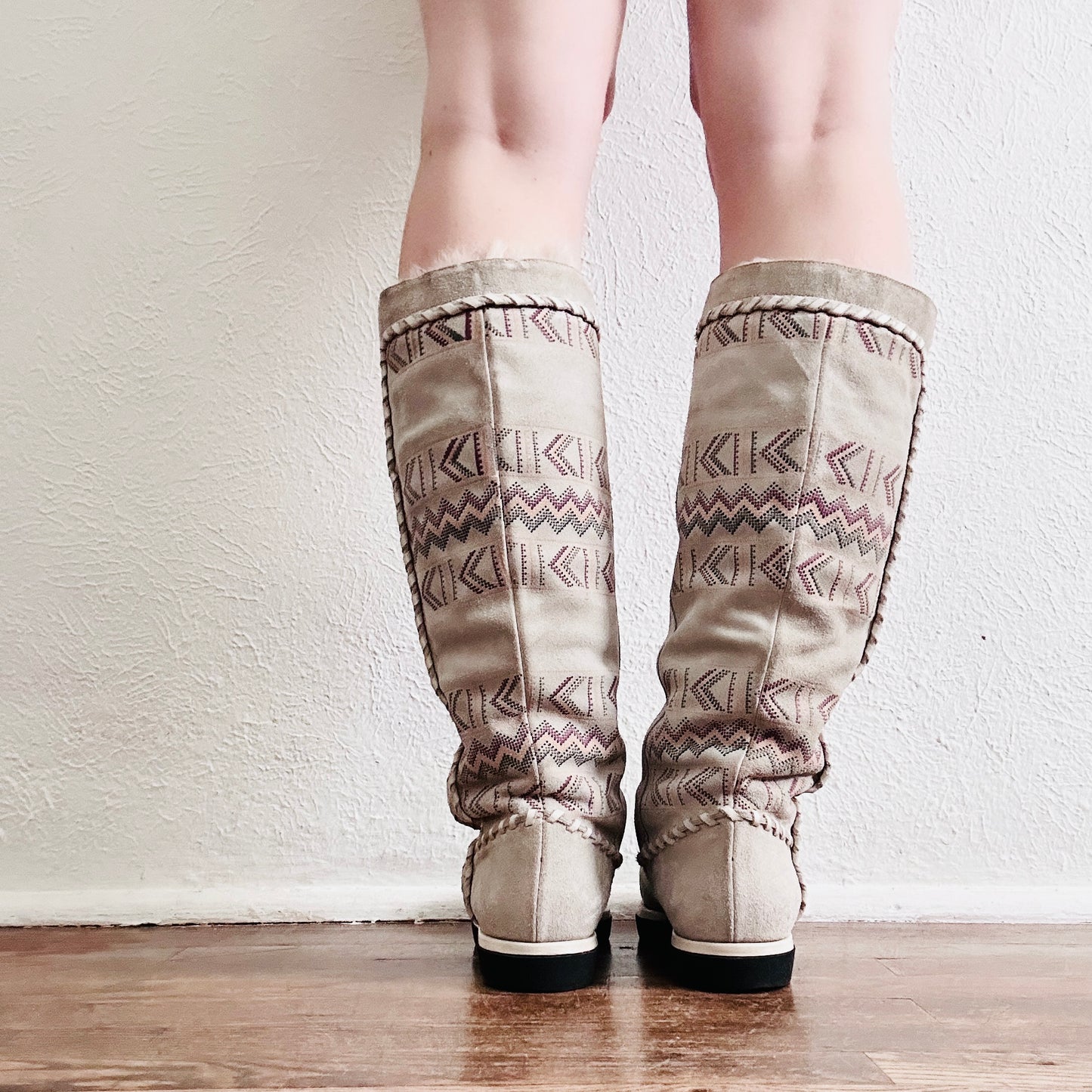 70S VINTAGE SHEARLING MOCCASIN BOOTS // SIZE 7.5