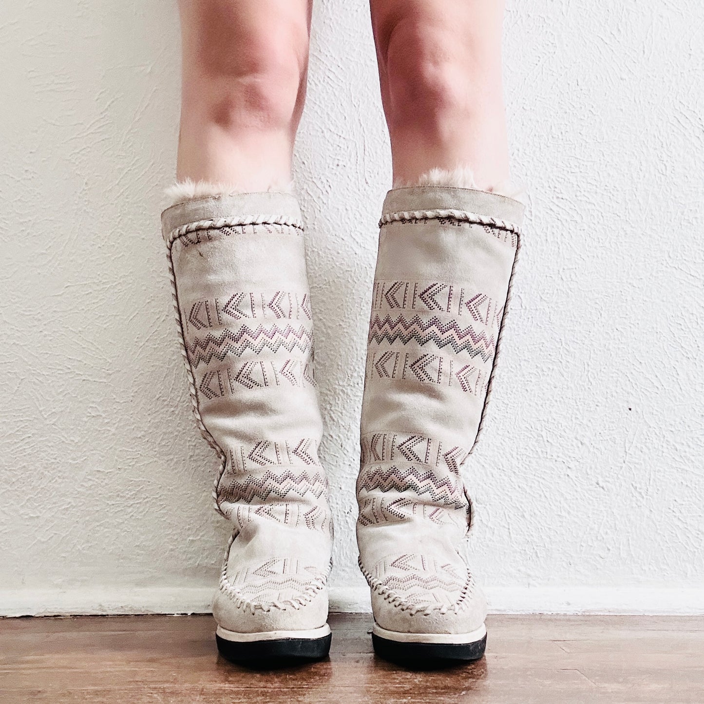 70S VINTAGE SHEARLING MOCCASIN BOOTS // SIZE 7.5