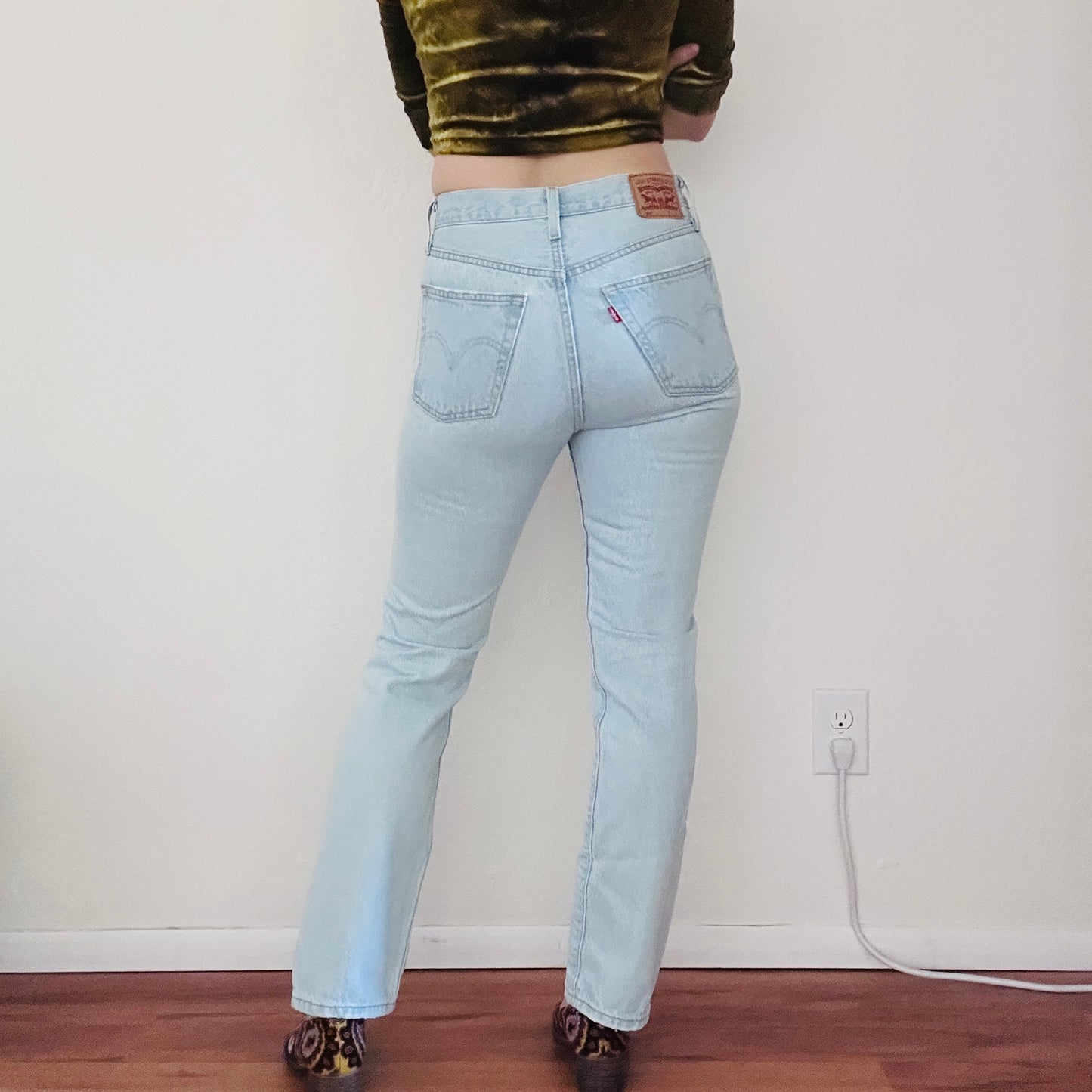 LEVI’S 501 SLIM JEANS // WAIST SIZE 26