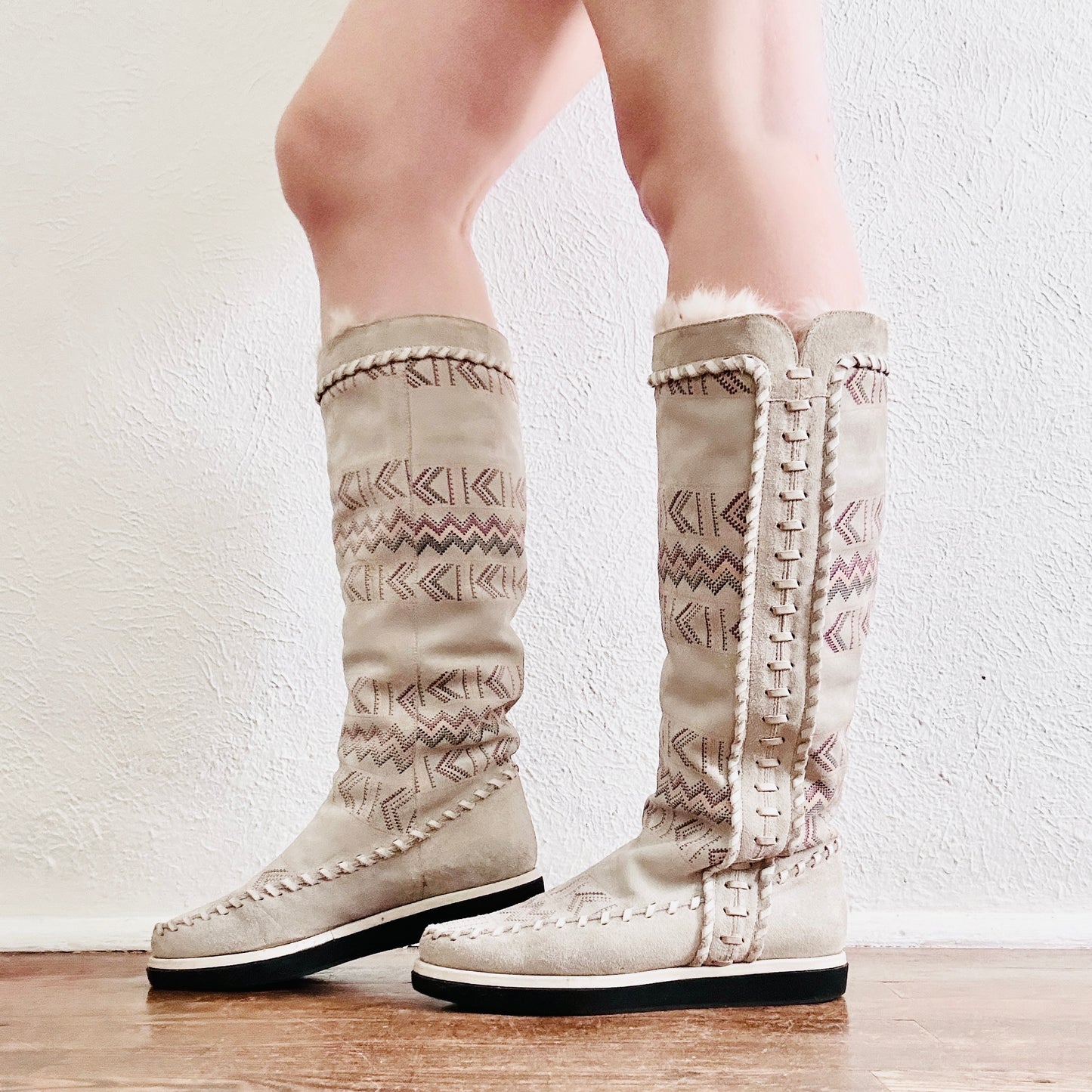70S VINTAGE SHEARLING MOCCASIN BOOTS // SIZE 7.5