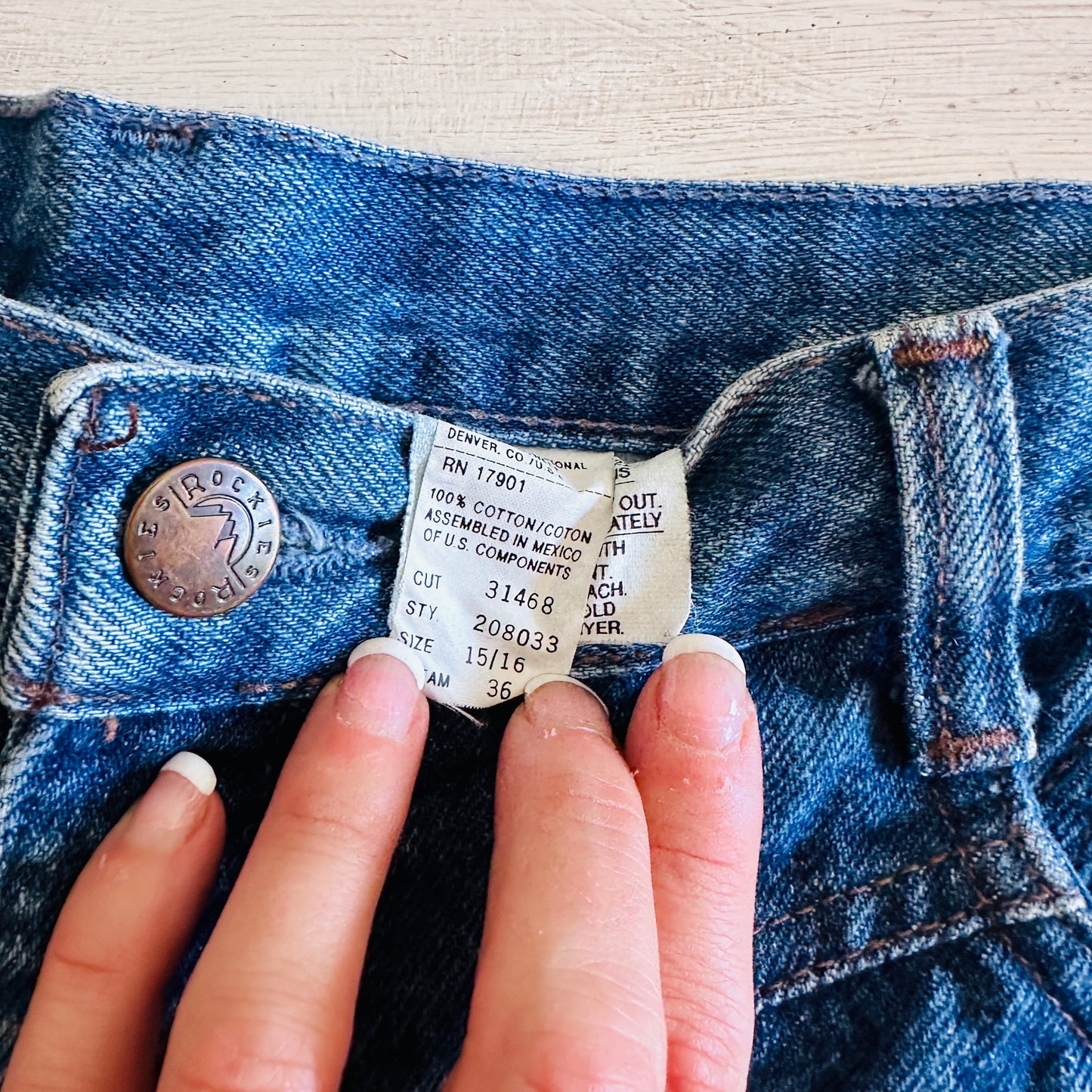 80'S VINTAGE ROCKIES BAREBACK JEANS // WAIST SIZE 31