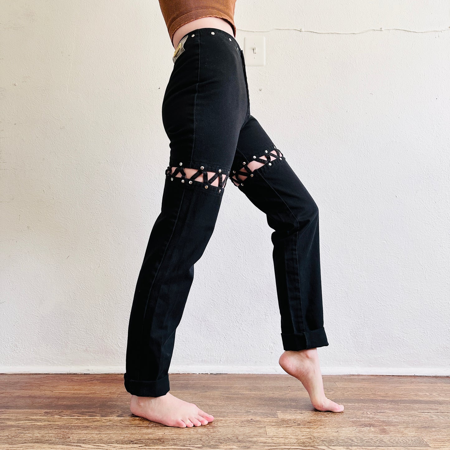 90'S VINTAGE LAWMAN PEEKABOO JEANS // WAIST SIZE 28