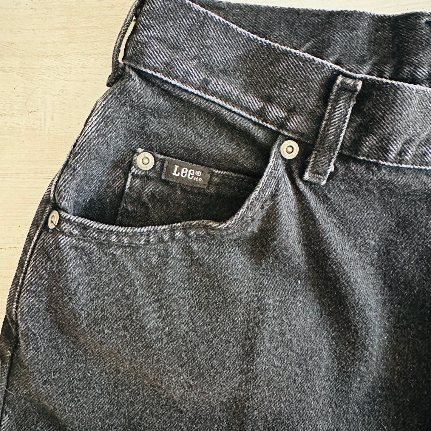 90'S VINTAGE LEE BLACK MOM JEANS // WAIST SIZE 31