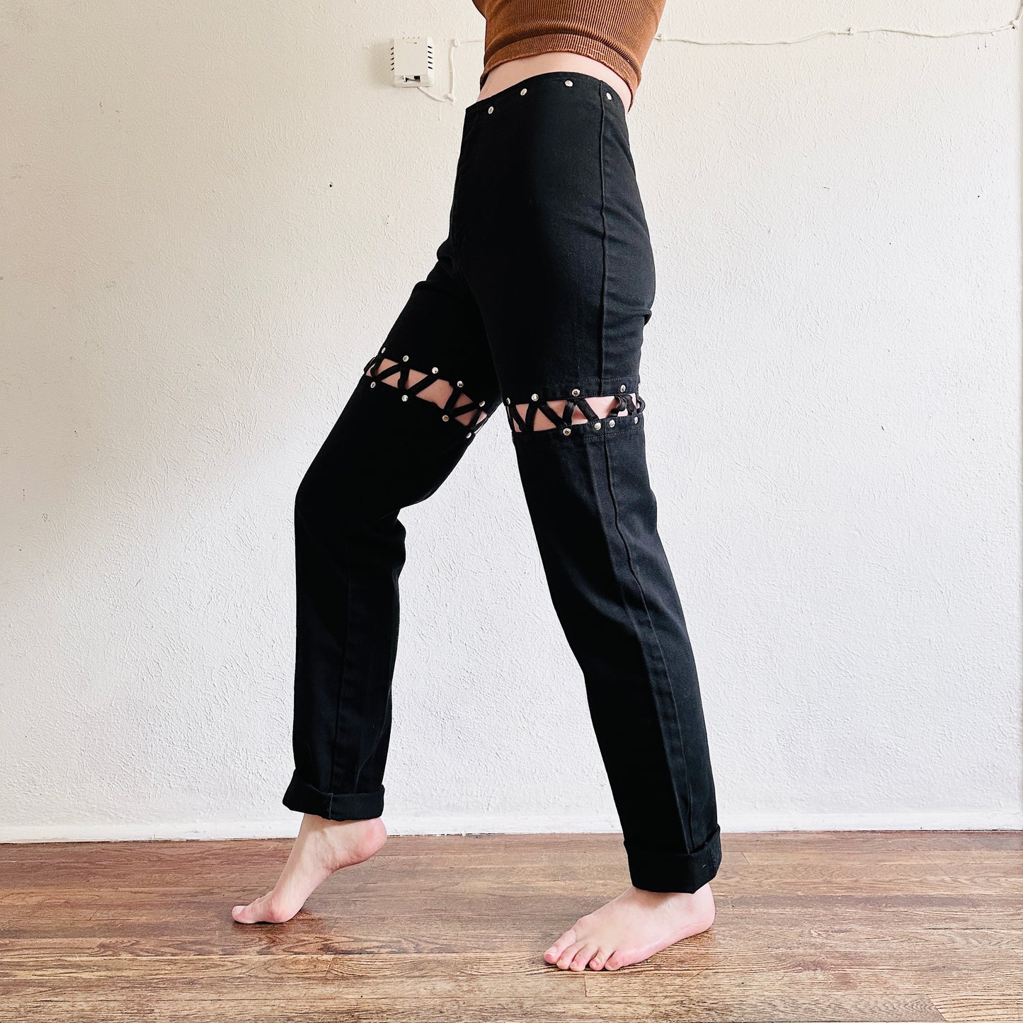 90'S VINTAGE LAWMAN PEEKABOO JEANS // WAIST SIZE 28