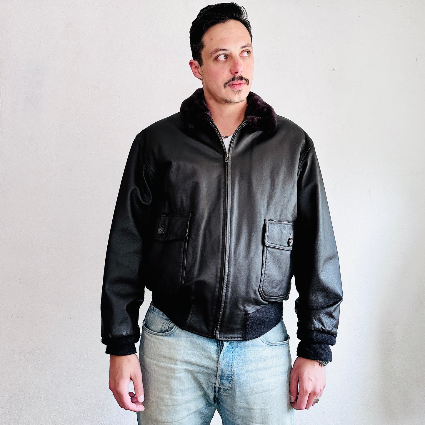 90'S VINTAGE LEATHER FLIGHT JACKET // SIZE MEDIUM