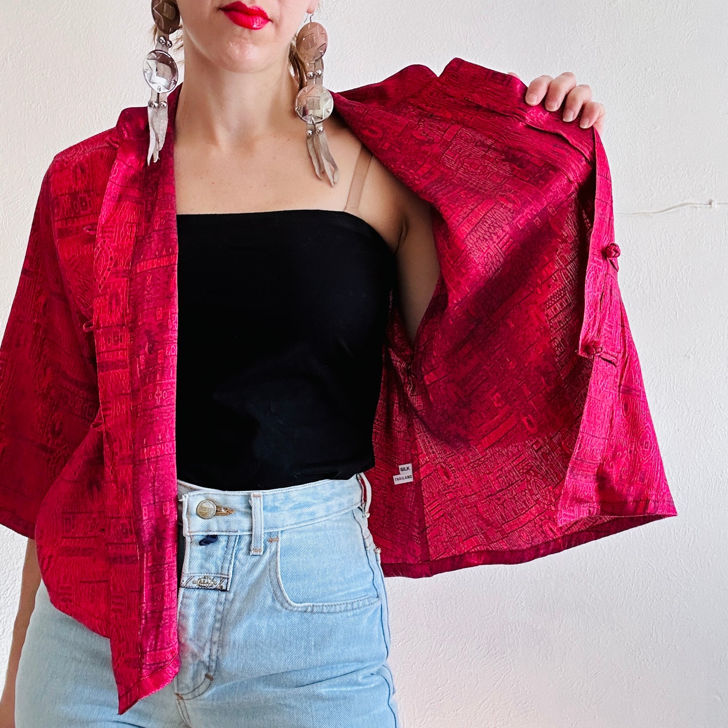 90'S VINTAGE RED BROCADE THAI JACKET // SIZE MEDIUM