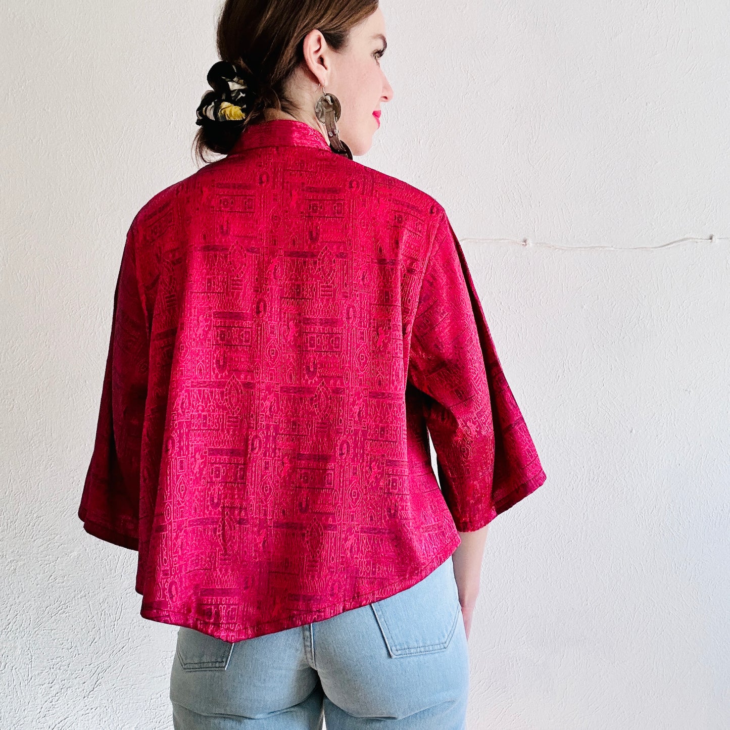 90'S VINTAGE RED BROCADE THAI JACKET // SIZE MEDIUM