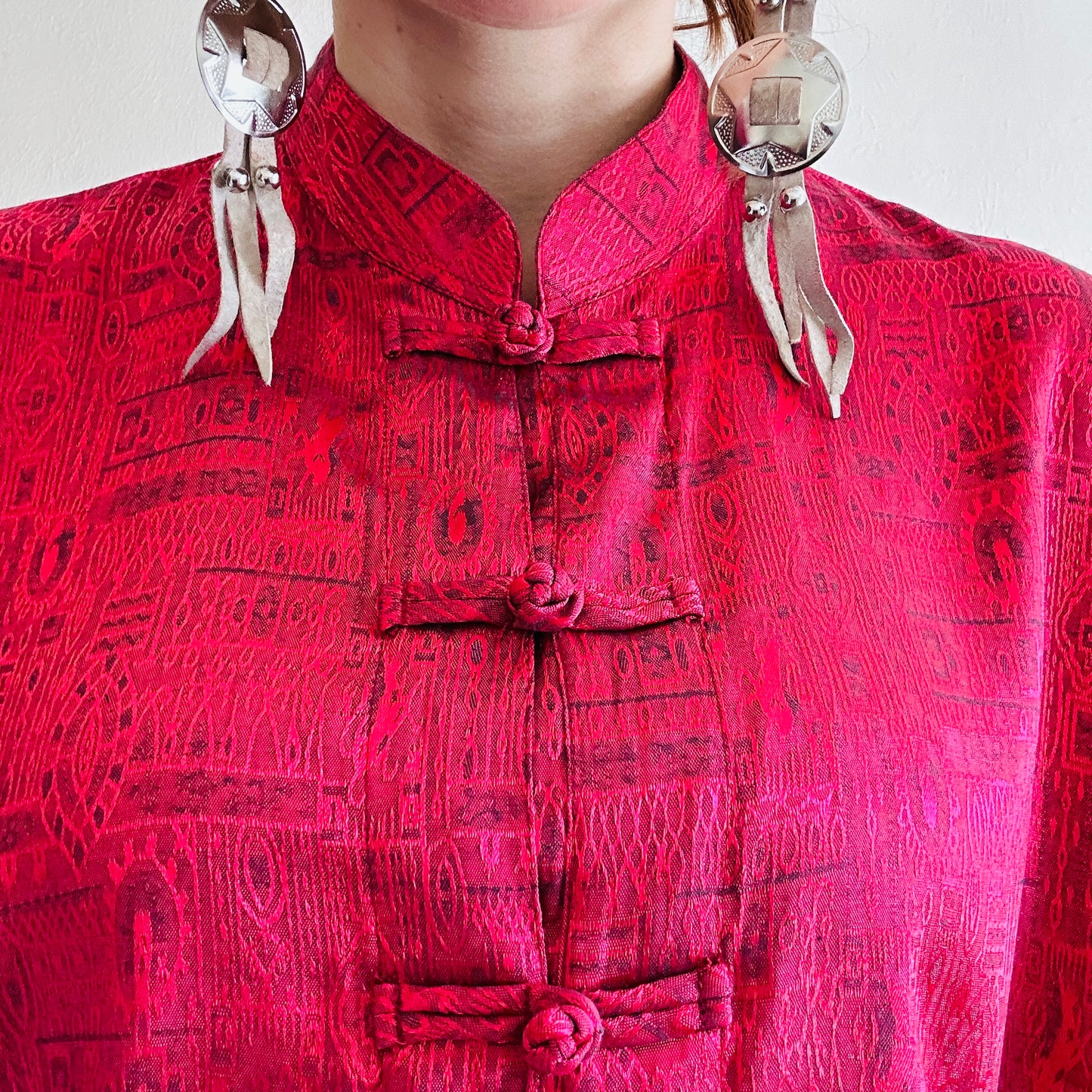 90'S VINTAGE RED BROCADE THAI JACKET // SIZE MEDIUM