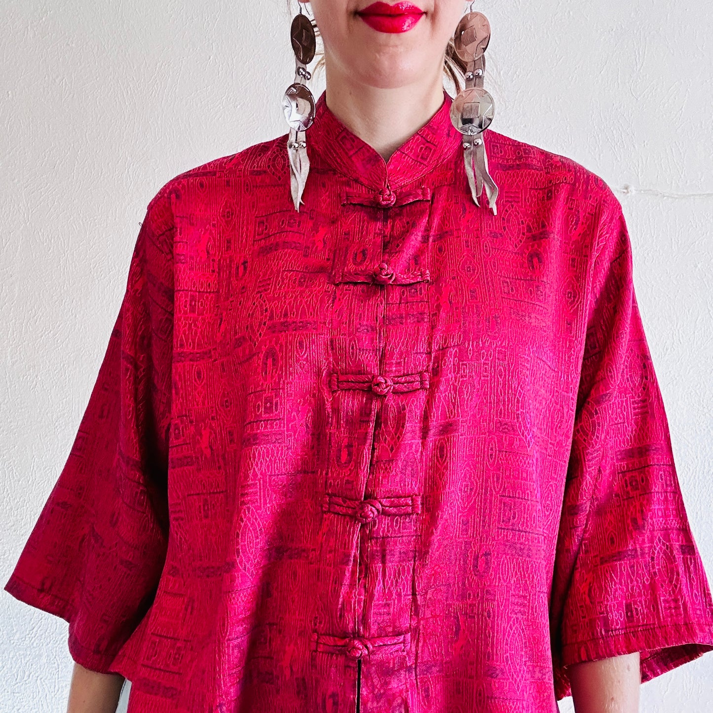 90'S VINTAGE RED BROCADE THAI JACKET // SIZE MEDIUM