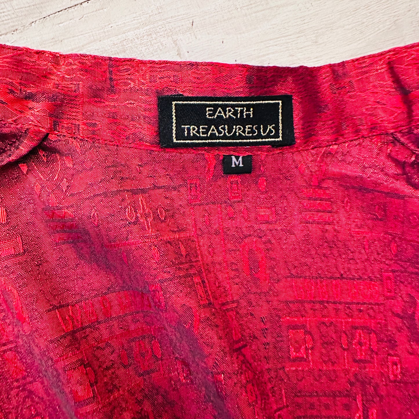 90'S VINTAGE RED BROCADE THAI JACKET // SIZE MEDIUM