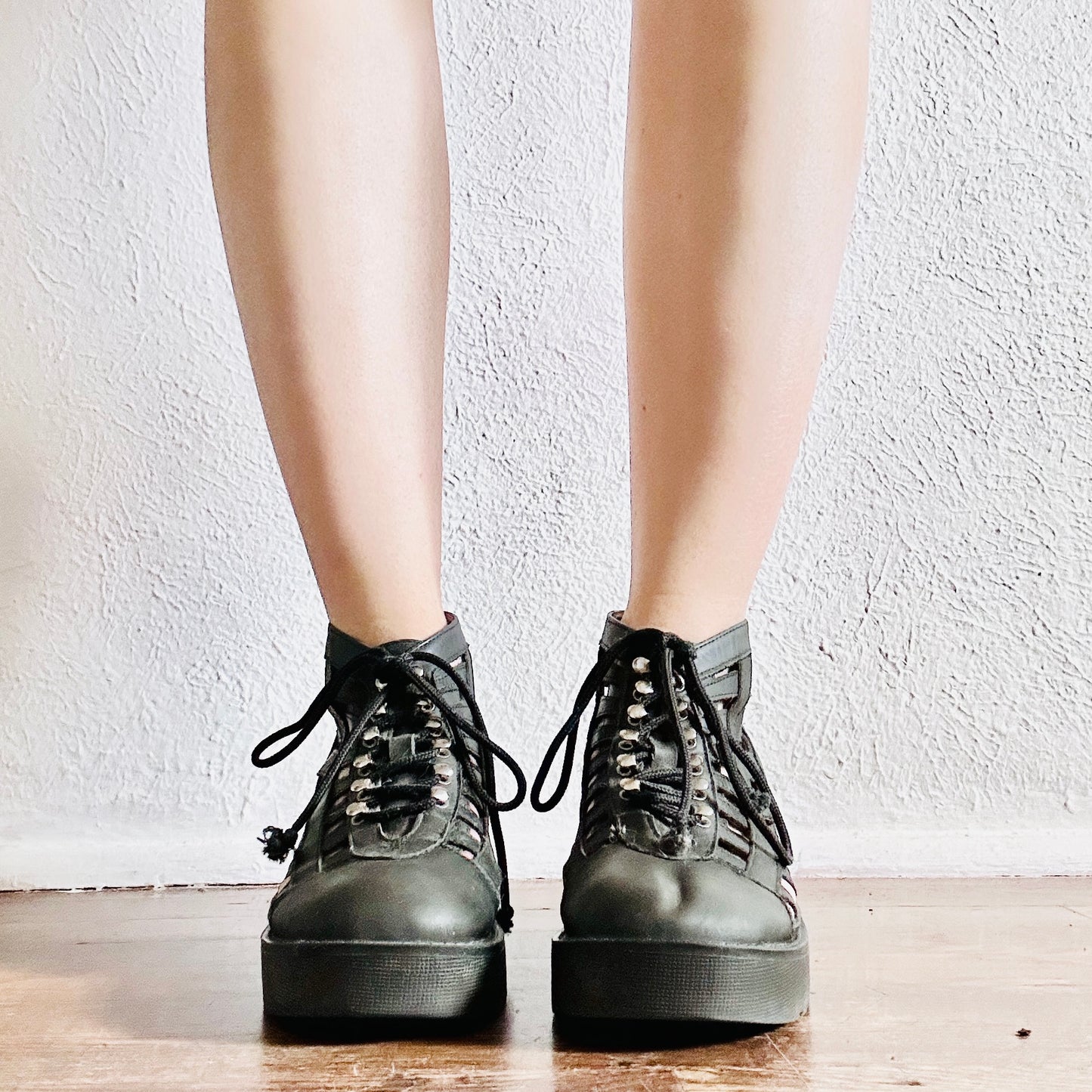 JEFFREY CAMPBELL LEATHER CUT PUT COMBAT BOOTS // SIZE 7.5