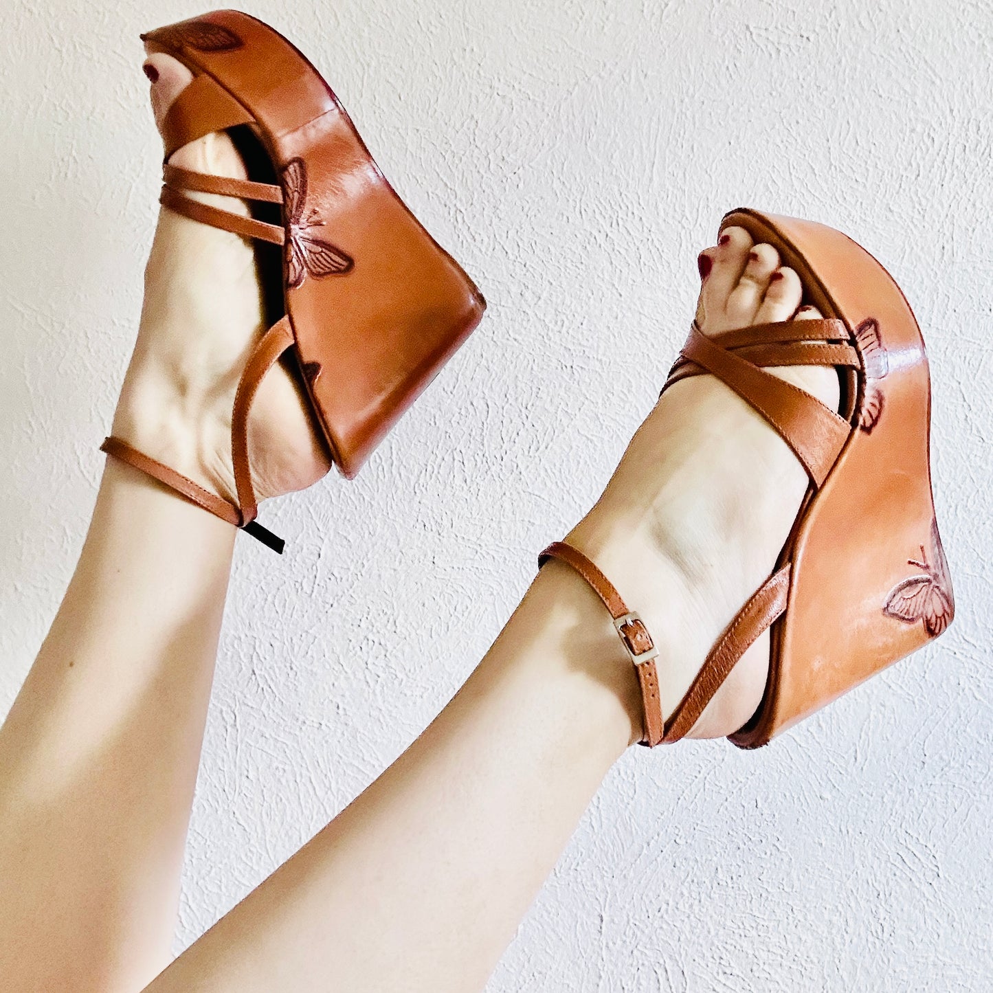SCHUTZ LEATHER BUTTERFLY PLATFORM HEELS // SIZE 8