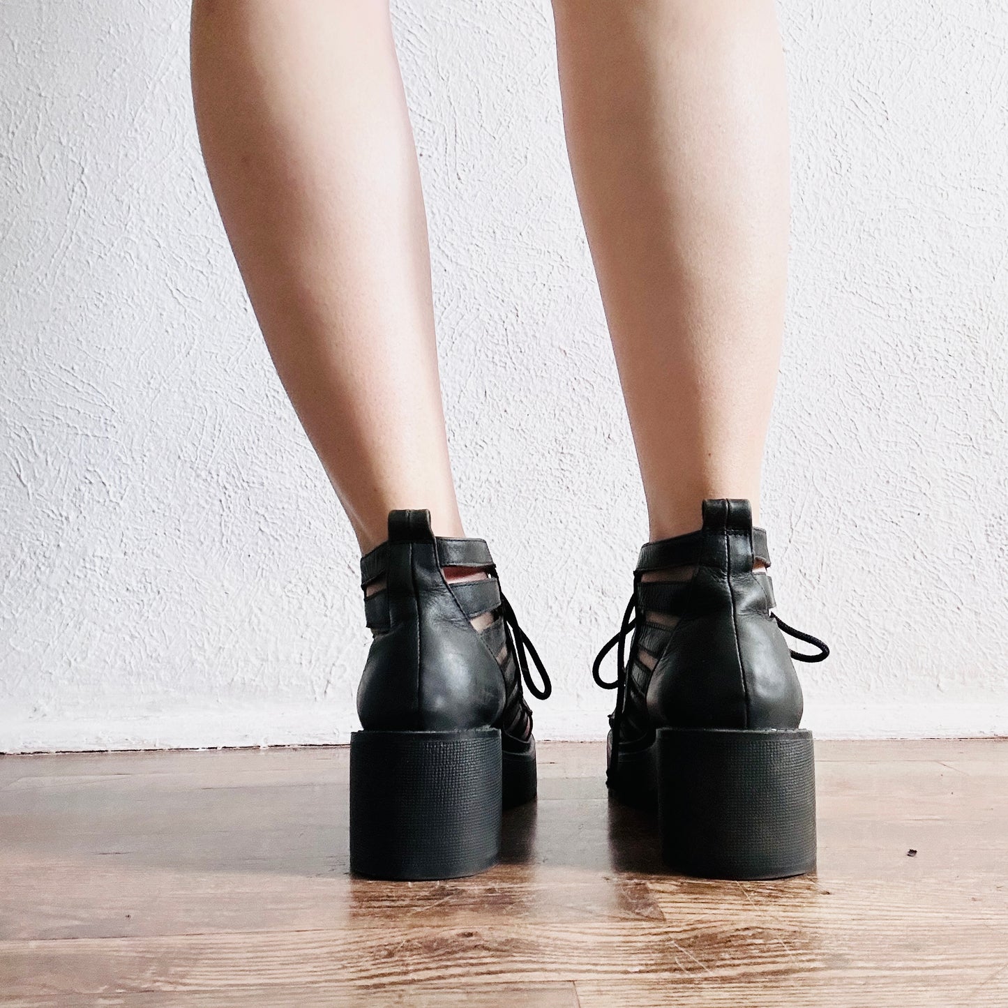 JEFFREY CAMPBELL LEATHER CUT PUT COMBAT BOOTS // SIZE 7.5