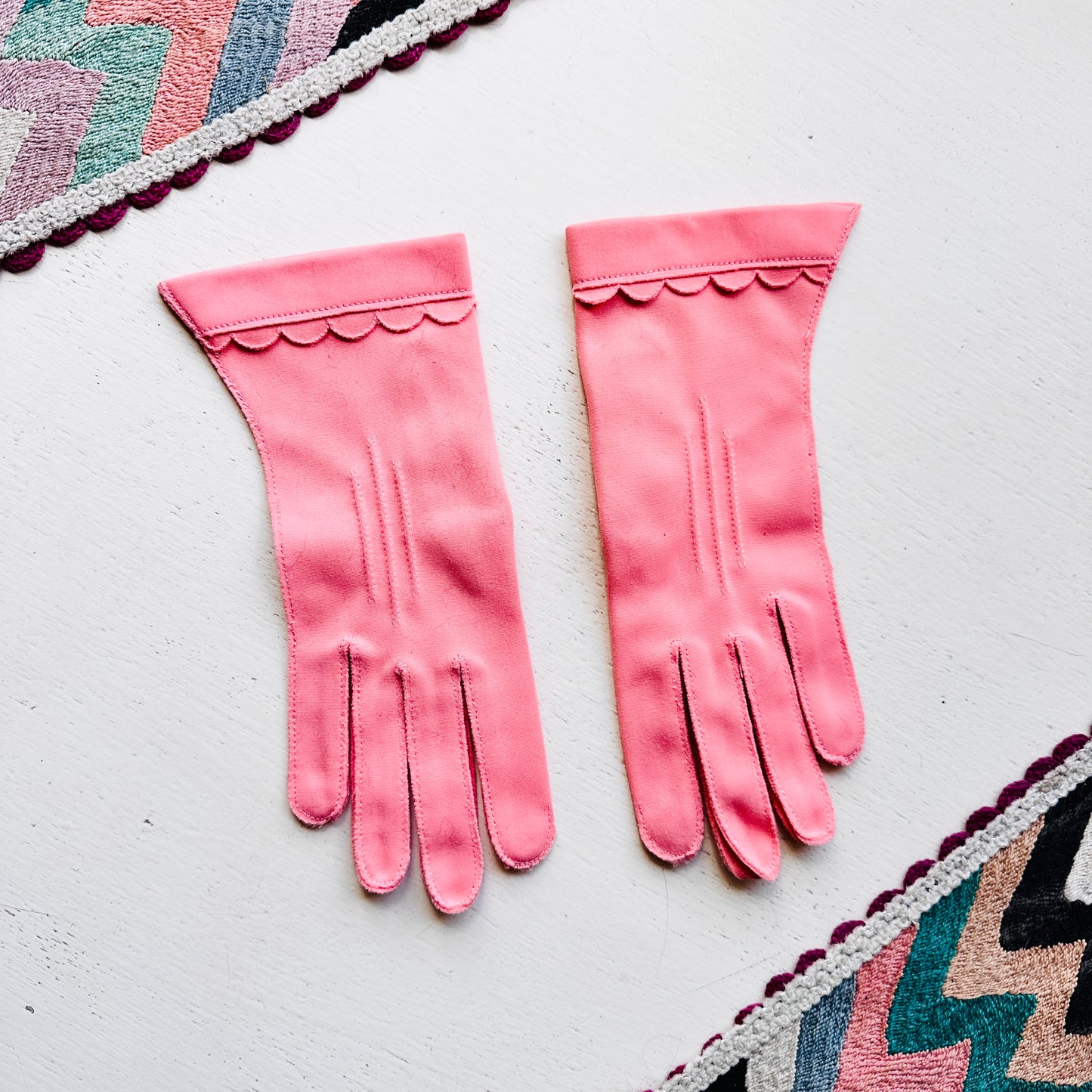 60'S VINTAGE BARBIE PINK GLOVES // SIZE XS