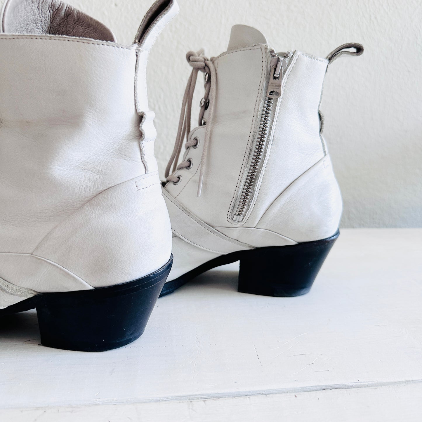ALL SAINTS KATY WHITE LEATHER BOOTS // SIZE 6.5