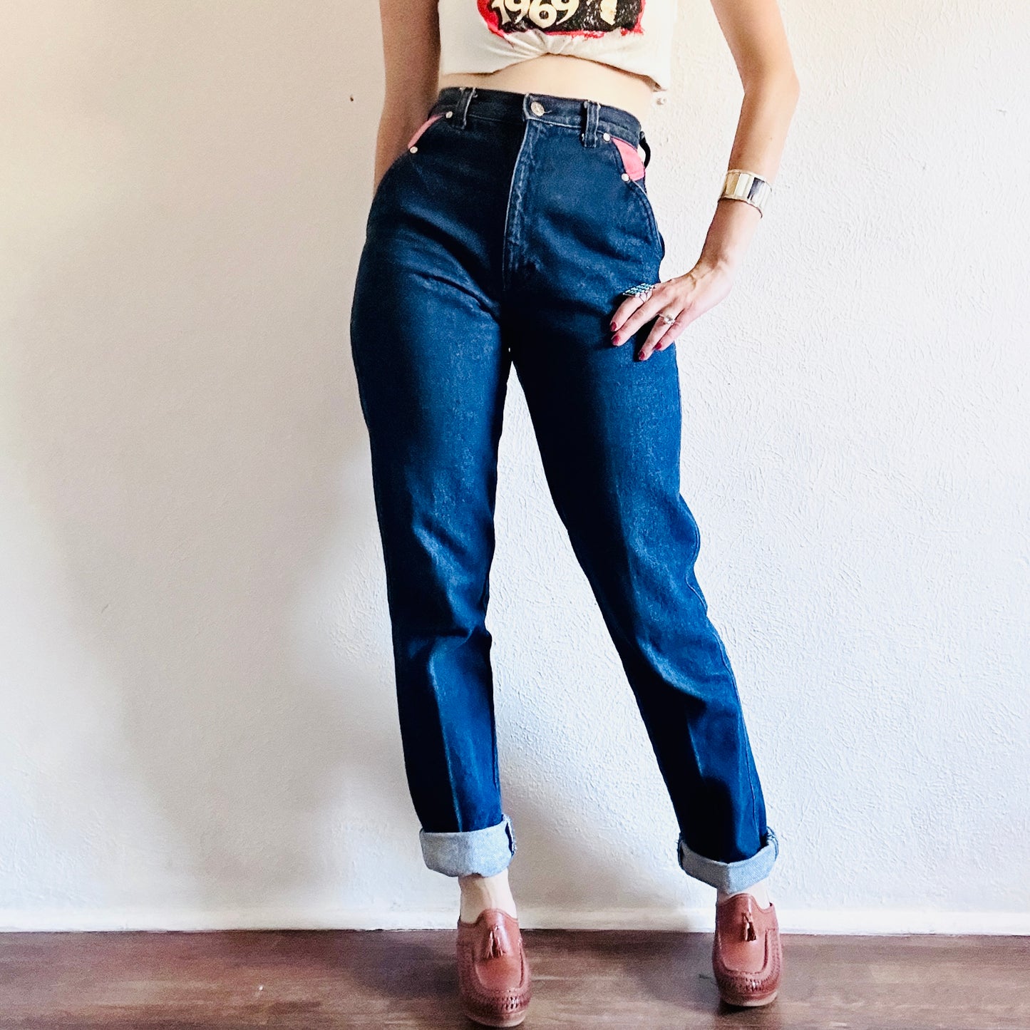 80'S VINTAGE WESTERN BAREBACK JEANS // WAIST SIZE 26
