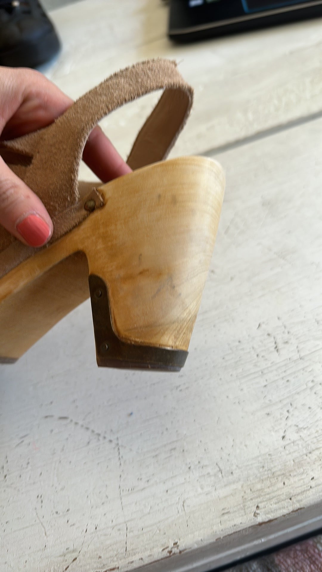 ANTHROPOLOGIE LEATHER CUTOUT HEELS // SIZE 8