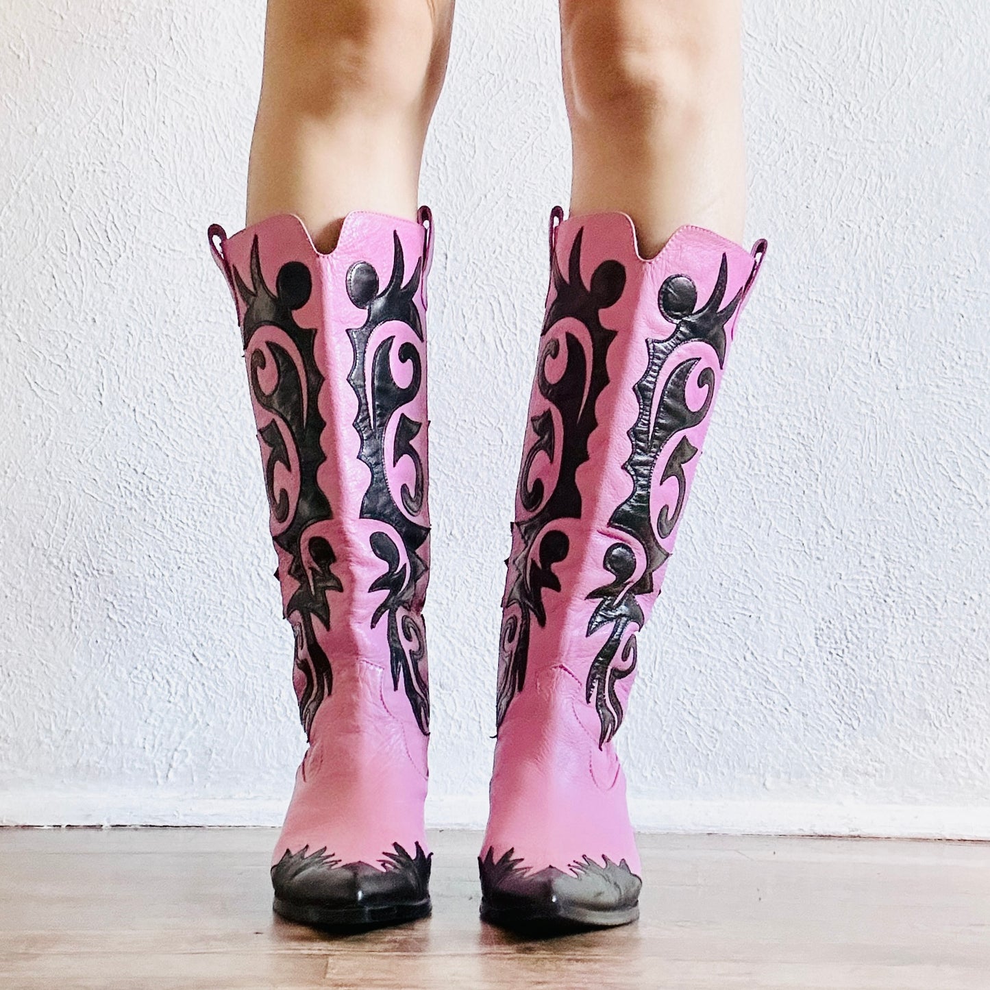 BARBIE PINK LEATHER COWBOY BOOTS // SIZE 7.5