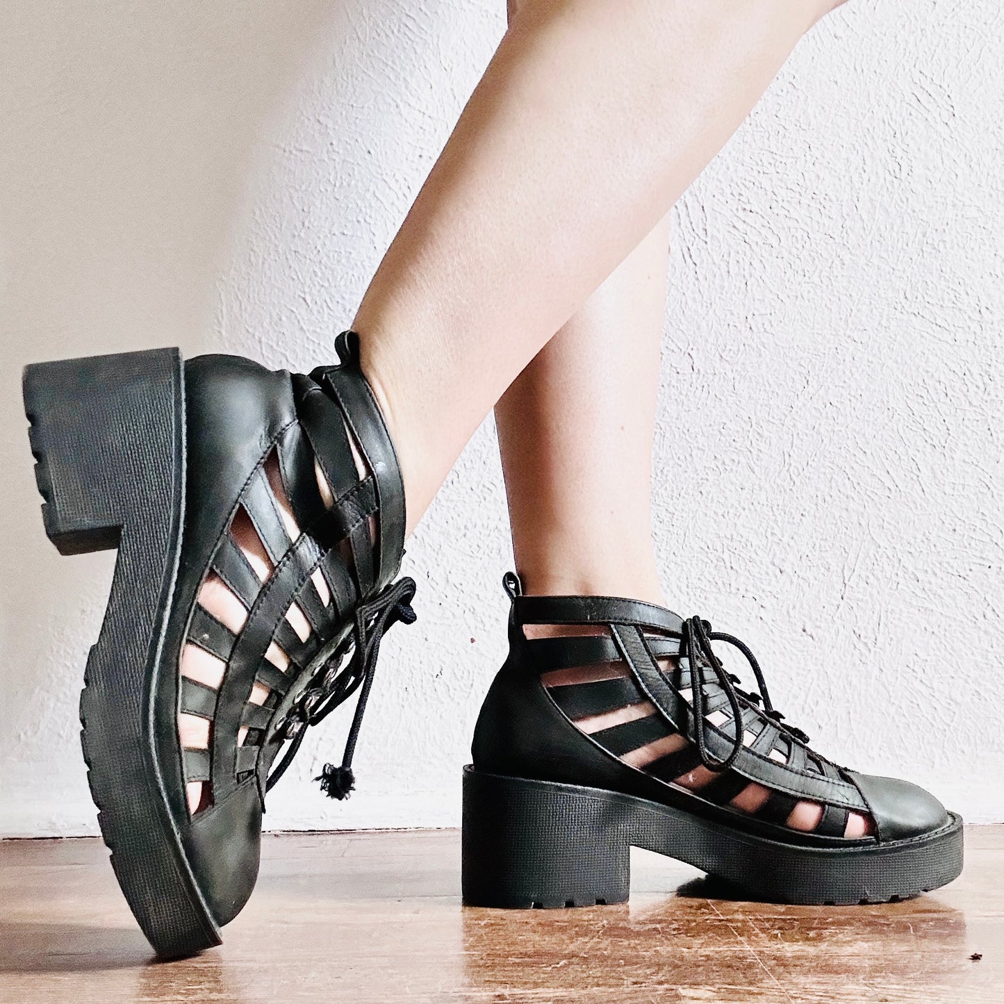 JEFFREY CAMPBELL LEATHER CUT PUT COMBAT BOOTS // SIZE 7.5
