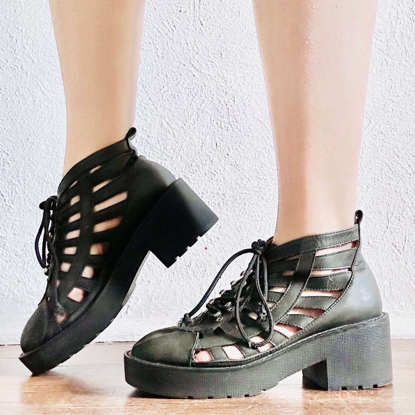 JEFFREY CAMPBELL LEATHER CUT PUT COMBAT BOOTS // SIZE 7.5