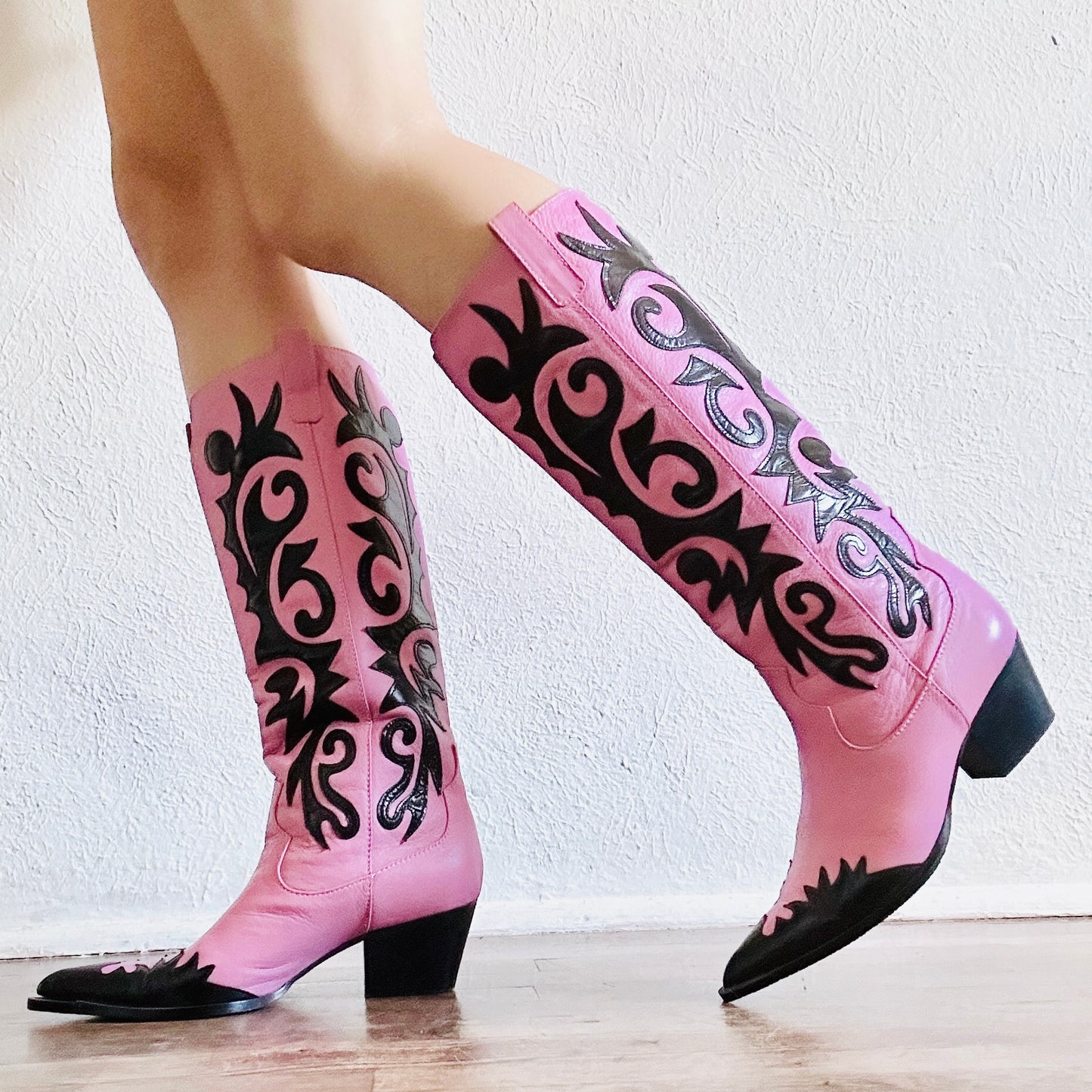 BARBIE PINK LEATHER COWBOY BOOTS // SIZE 7.5