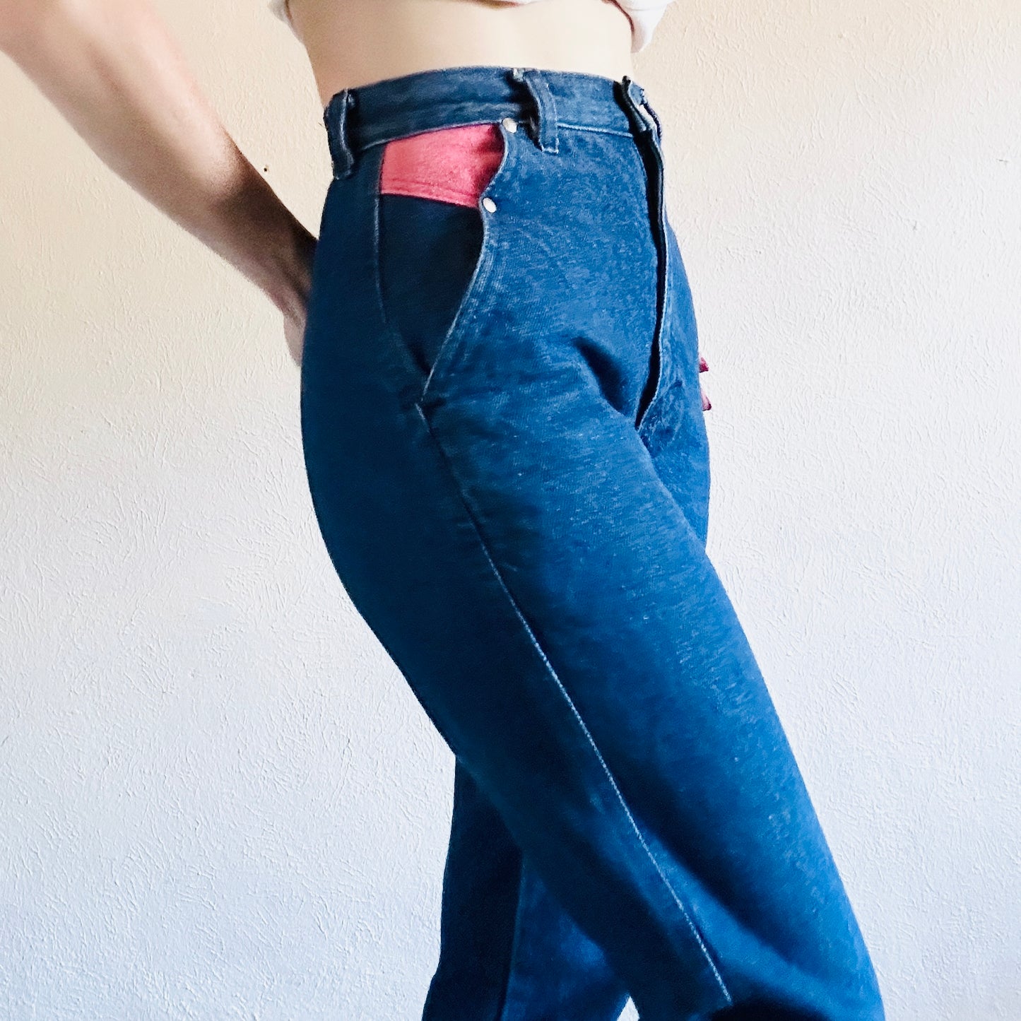 80'S VINTAGE WESTERN BAREBACK JEANS // WAIST SIZE 26