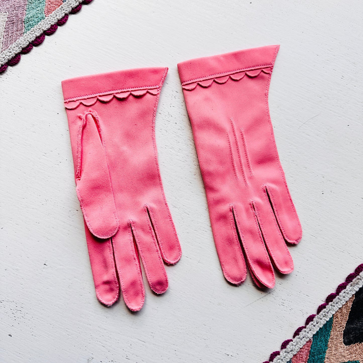 60'S VINTAGE BARBIE PINK GLOVES // SIZE XS